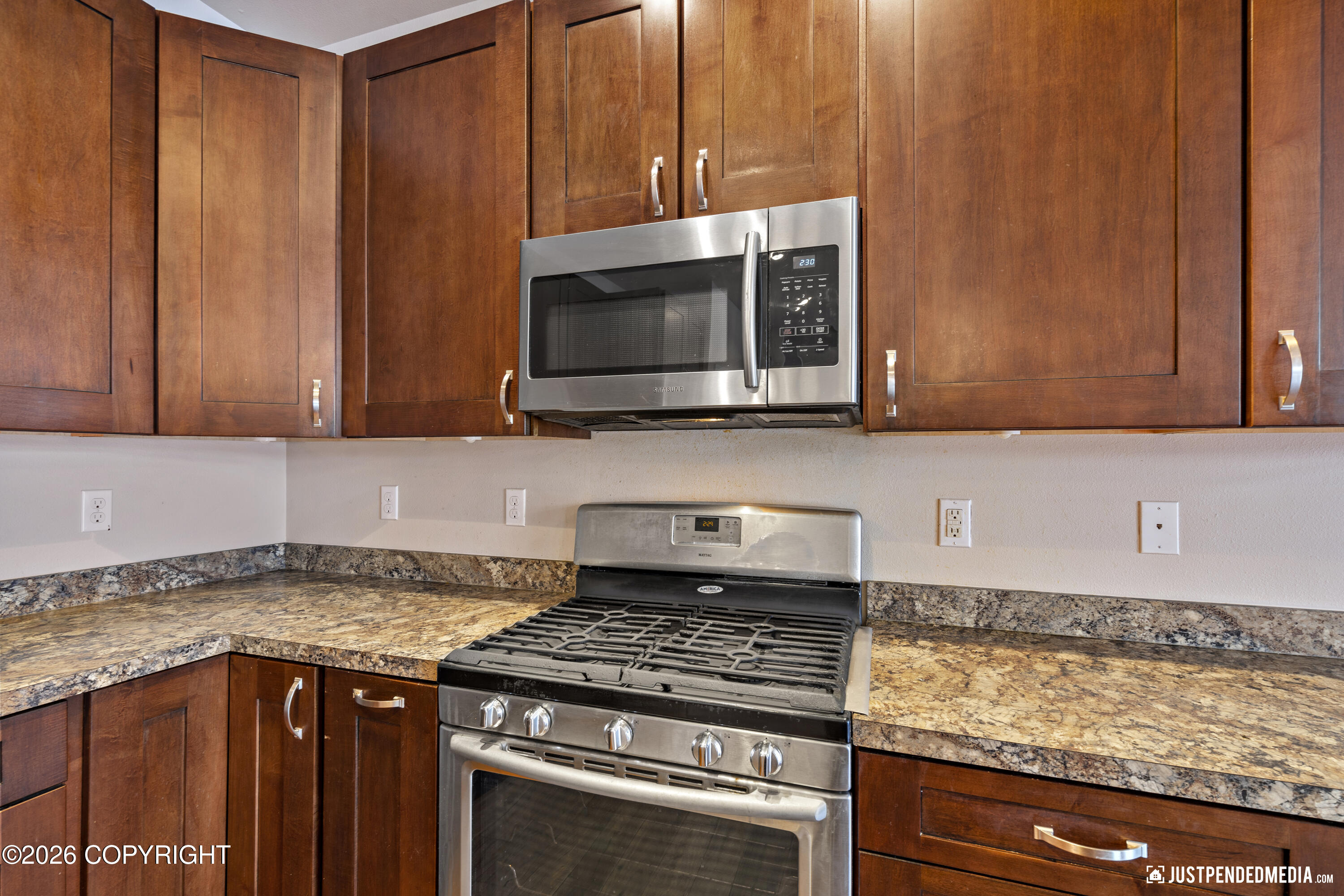 1007 Northpointe Bluff Drive Property Photo 13