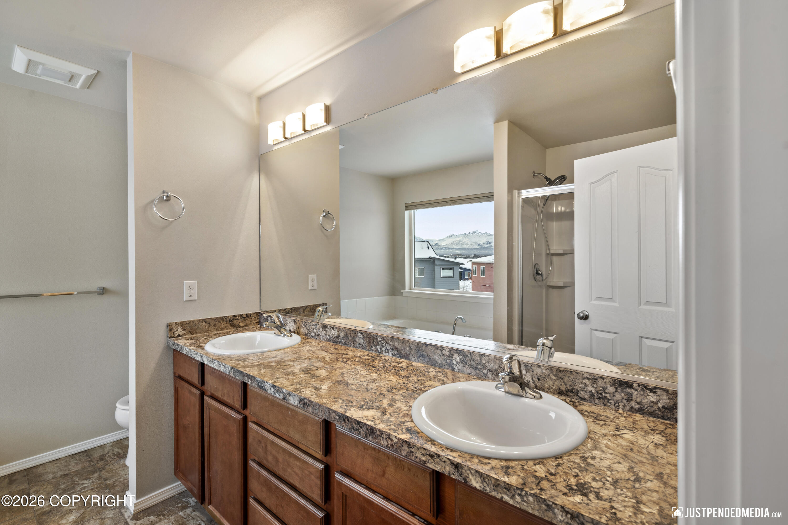 1007 Northpointe Bluff Drive Property Photo 28