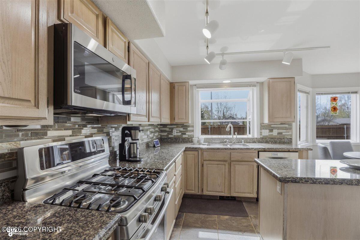 2548 Brook Hill Circle Property Photo 8