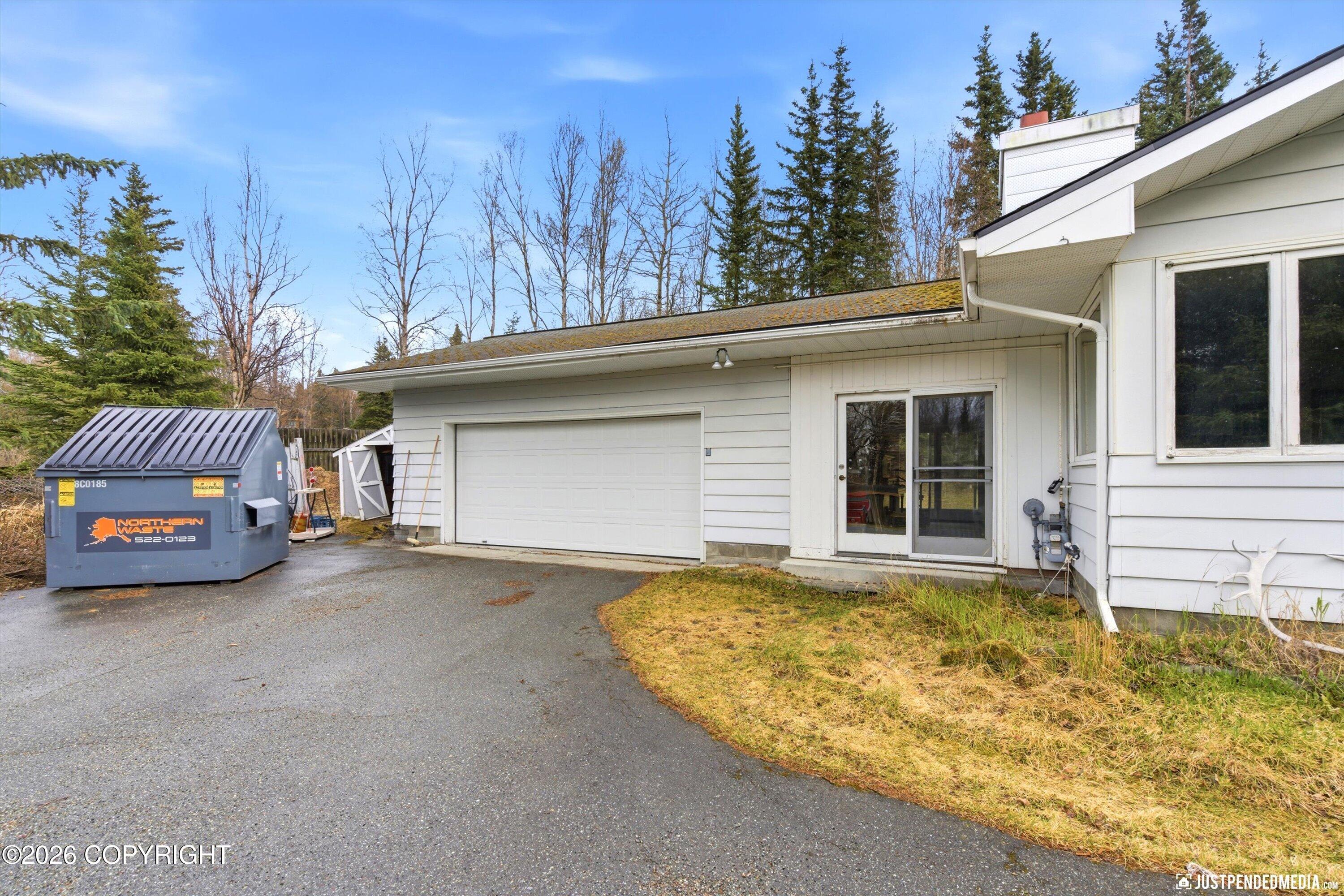11901 Hillside Drive Property Photo 3