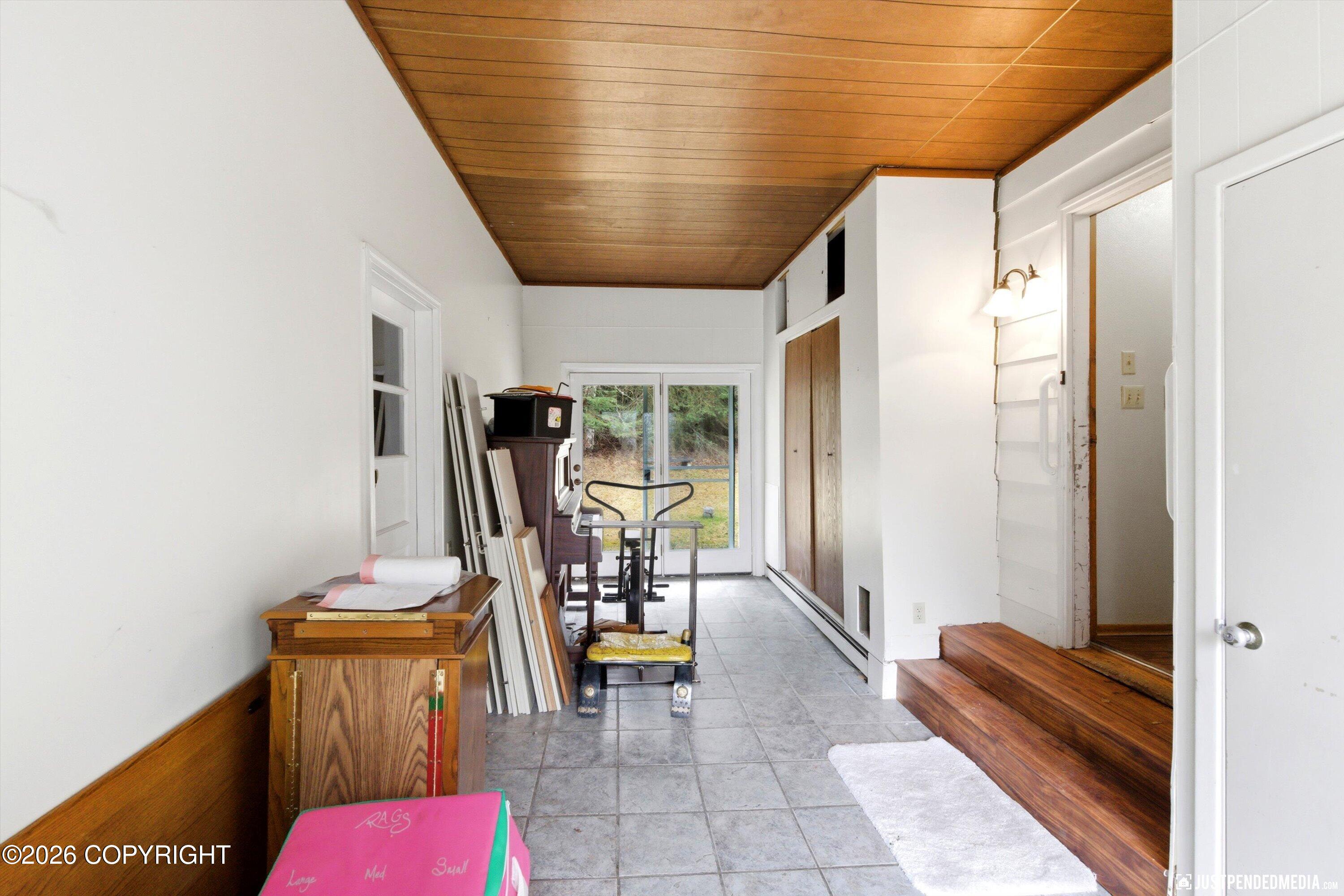 11901 Hillside Drive Property Photo 5