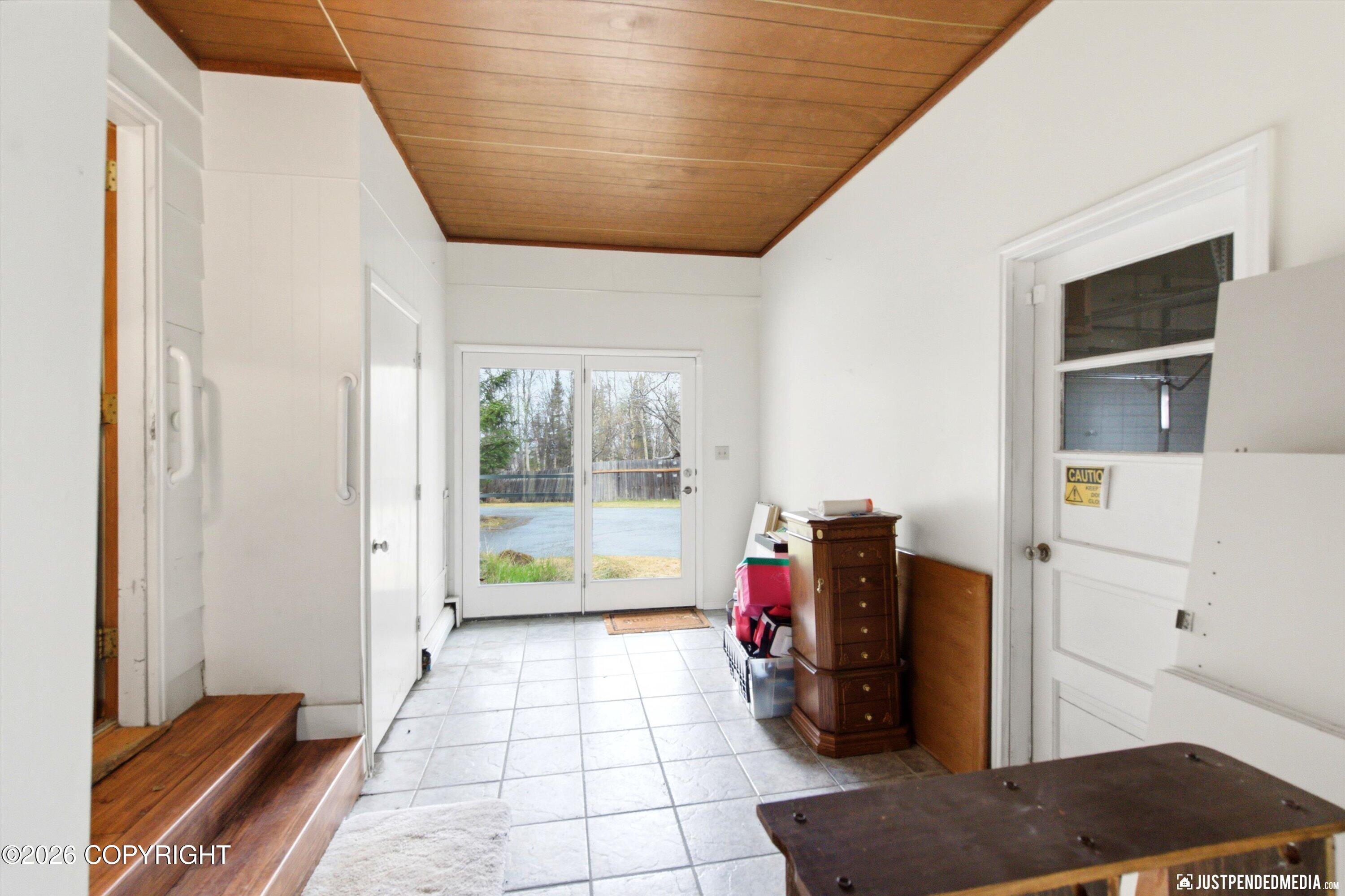 11901 Hillside Drive Property Photo 6