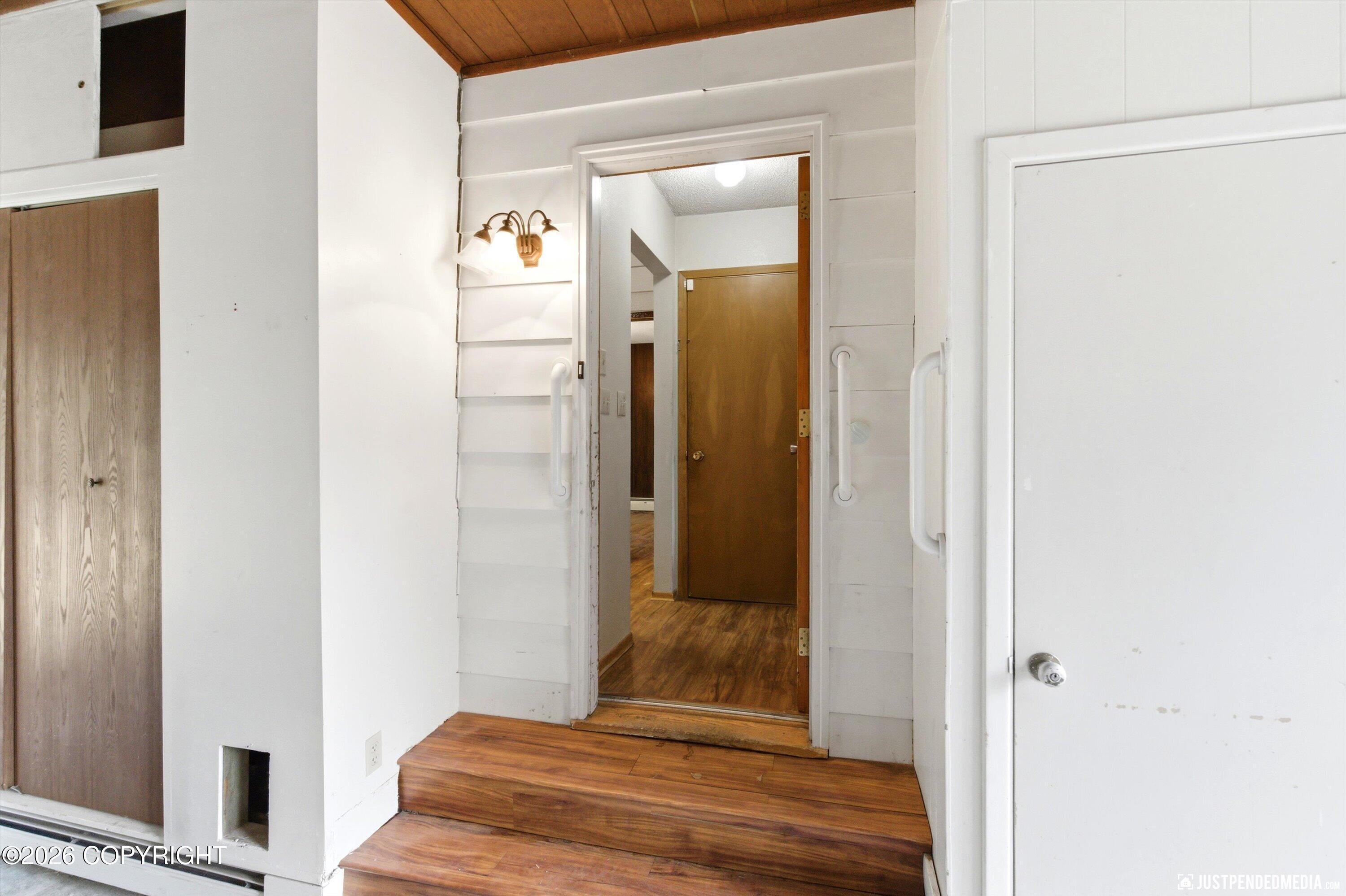 11901 Hillside Drive Property Photo 7
