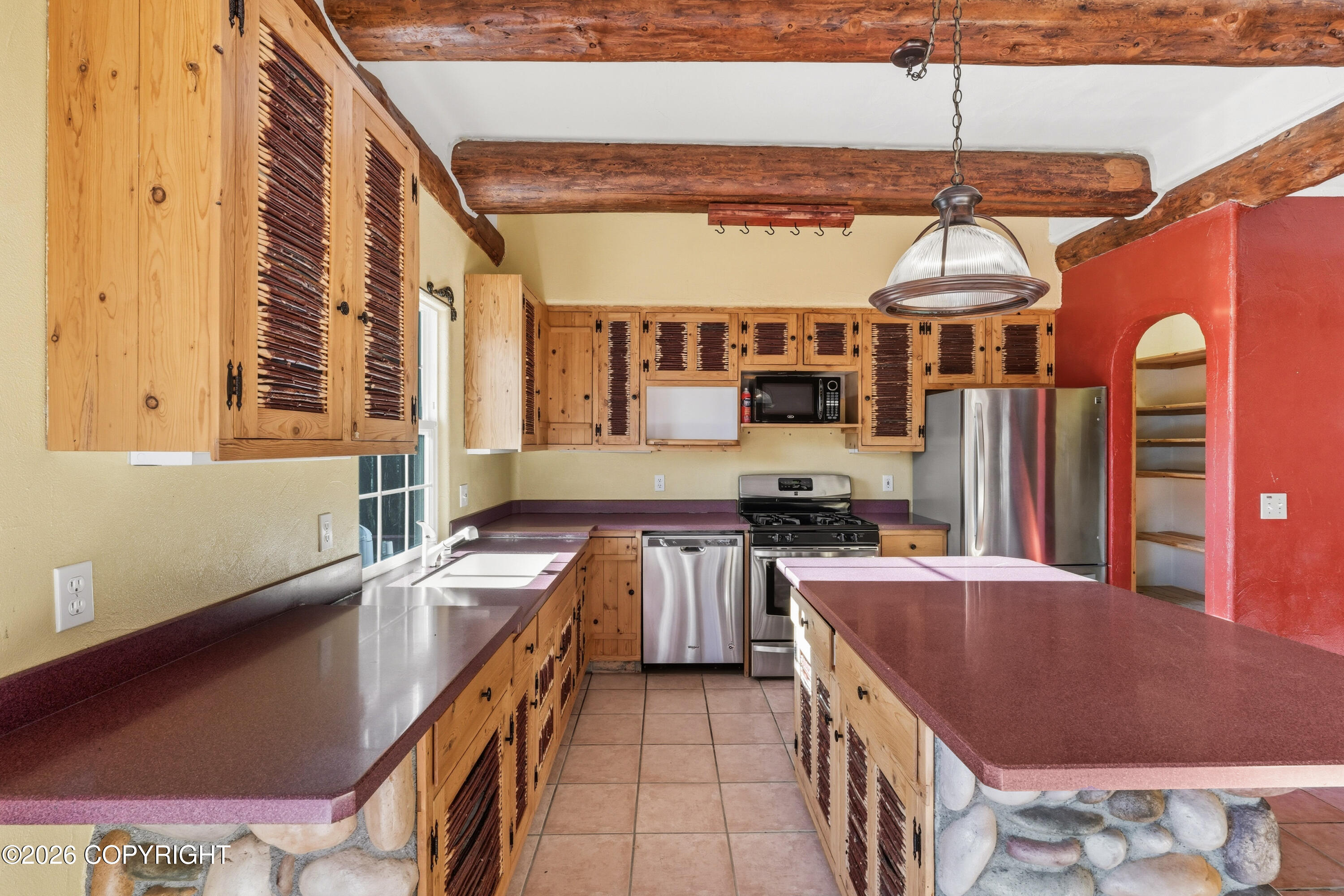 2300 N Laurel Drive Property Photo 4