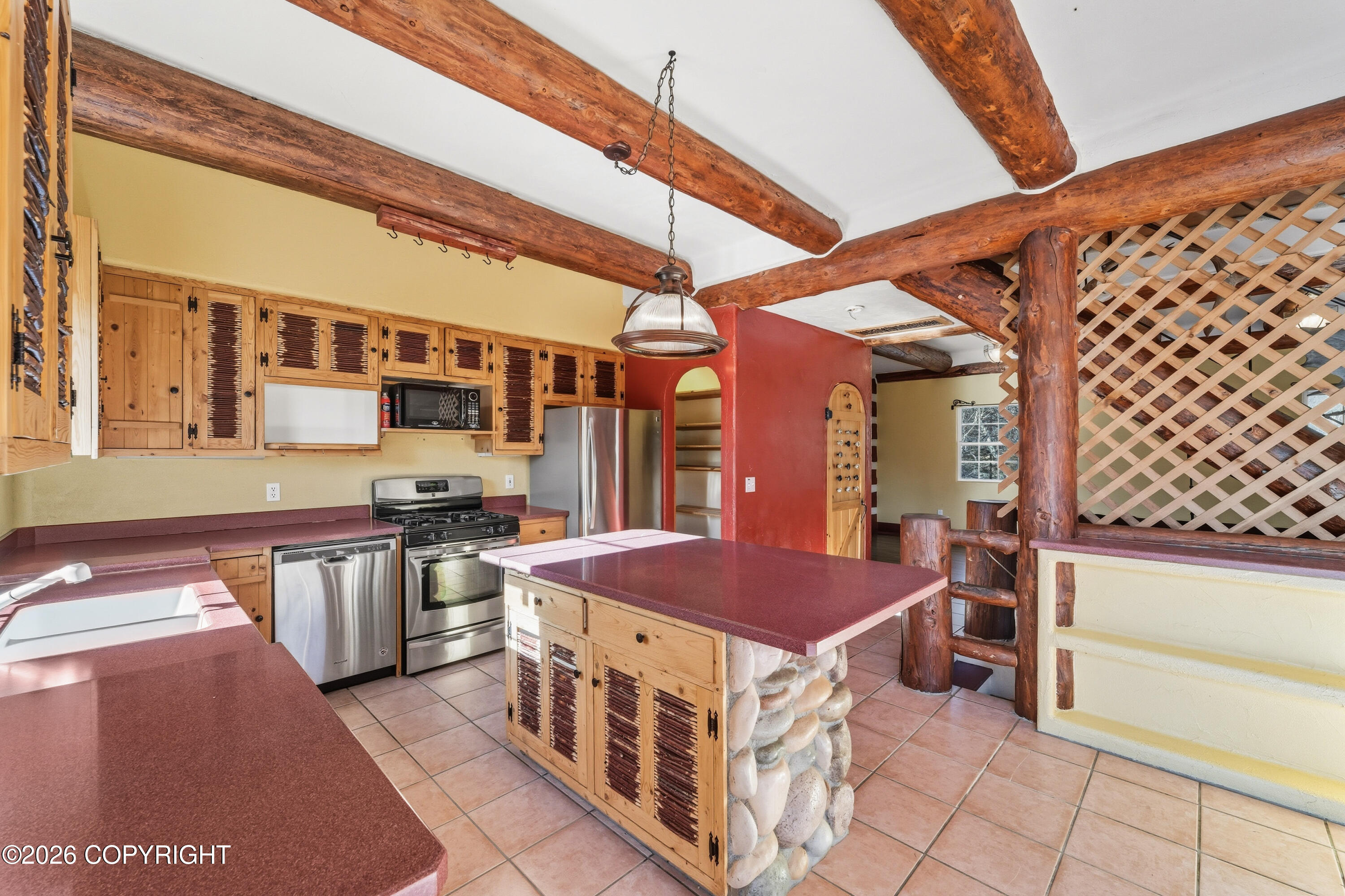 2300 N Laurel Drive Property Photo 5