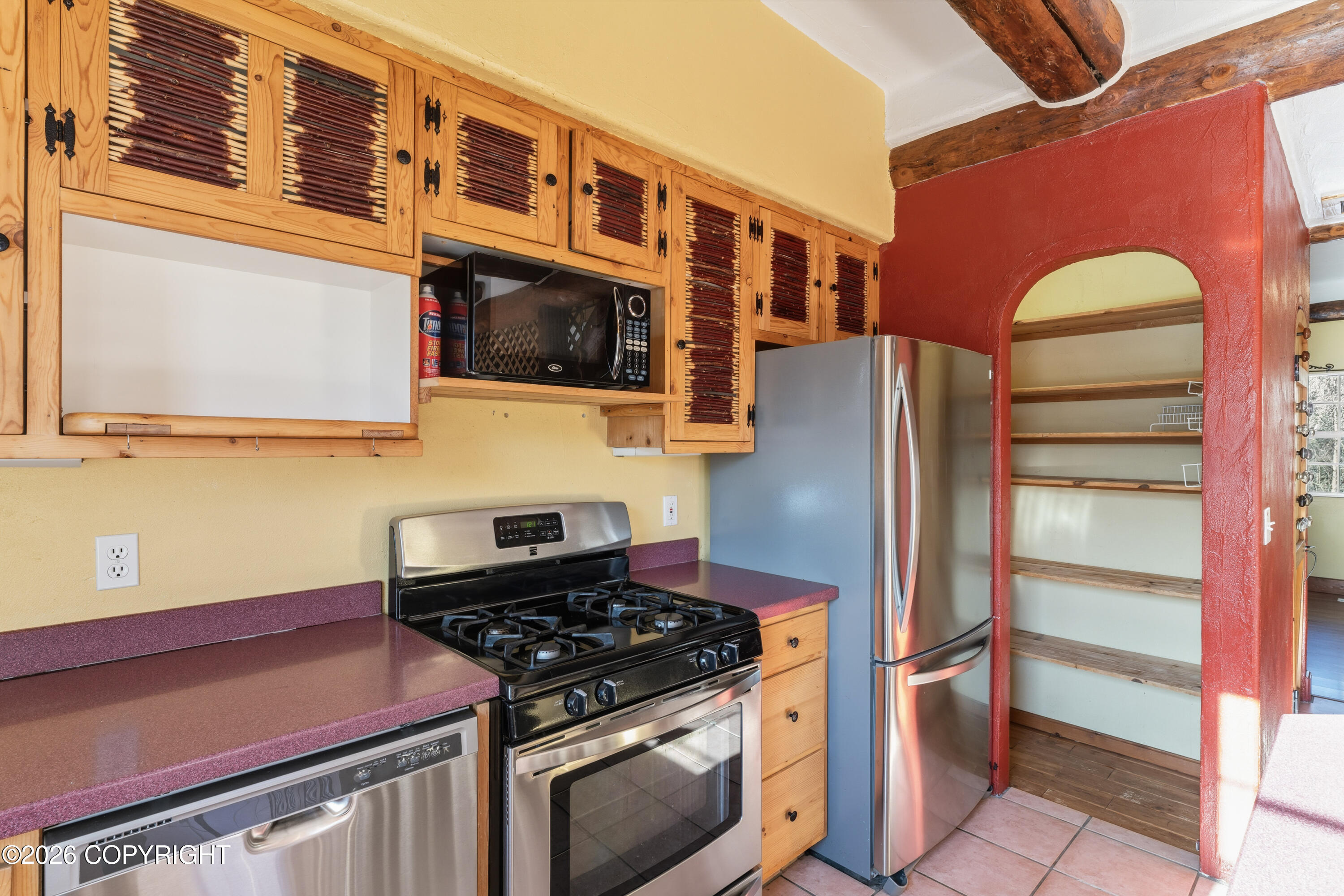 2300 N Laurel Drive Property Photo 6