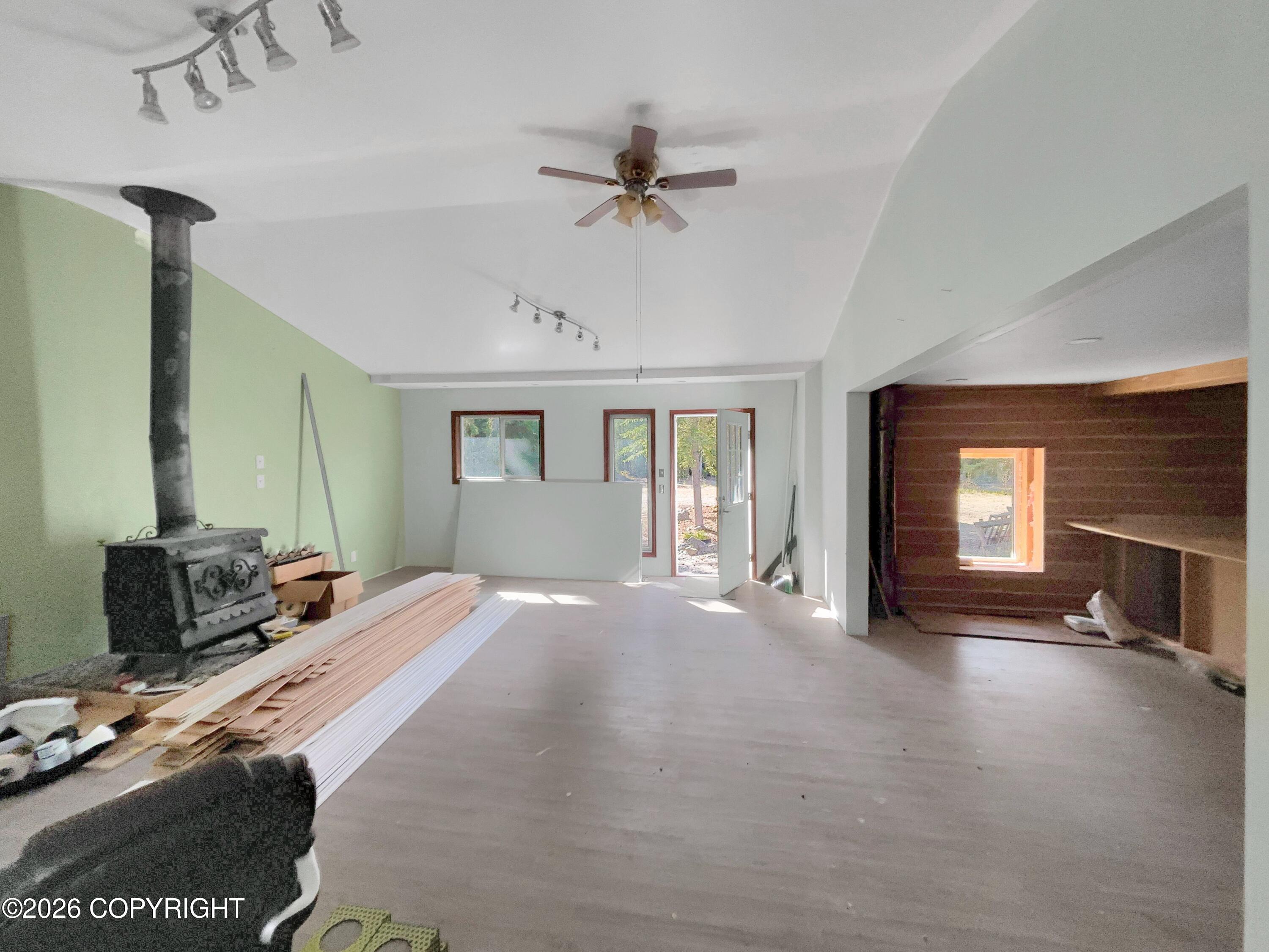 1318.5 Alaska Highway Property Photo 3