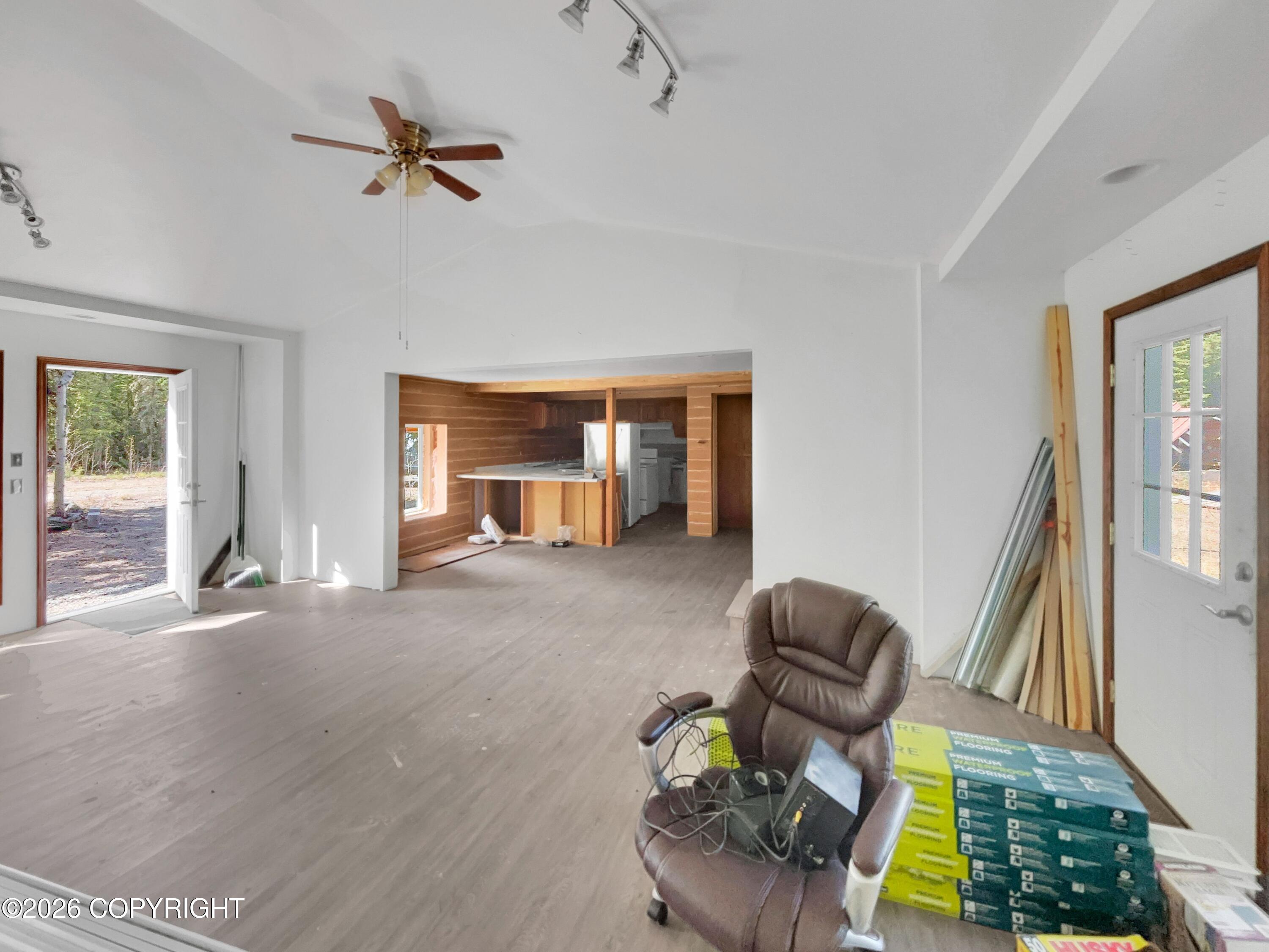 1318.5 Alaska Highway Property Photo 4