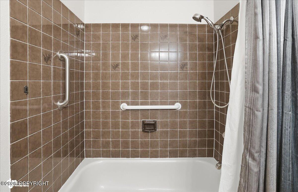 323 W Rockwell Avenue Property Photo 16
