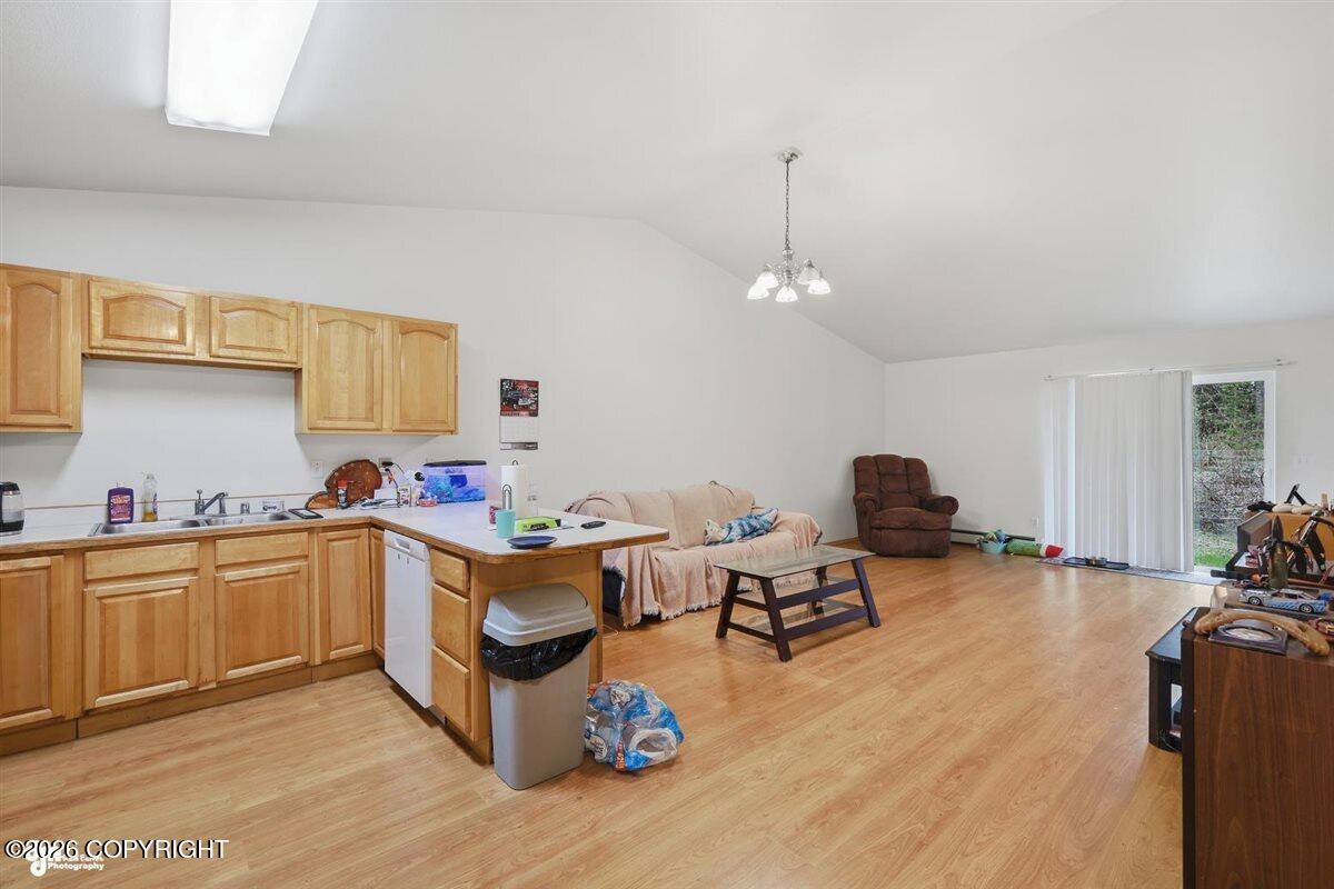 2000 W Glacier Avenue Property Photo 4