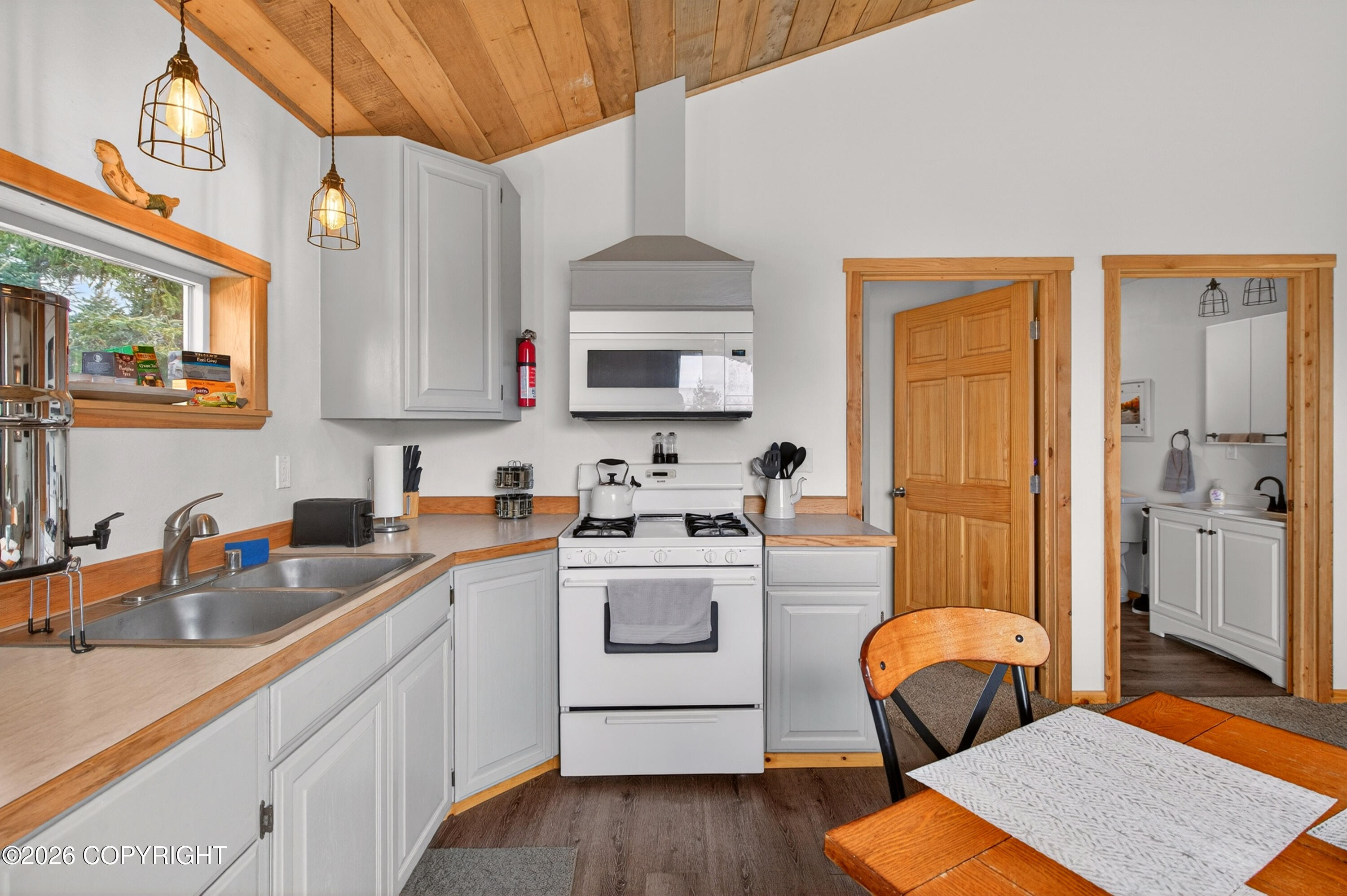 40854 Ruth Way Property Photo 6