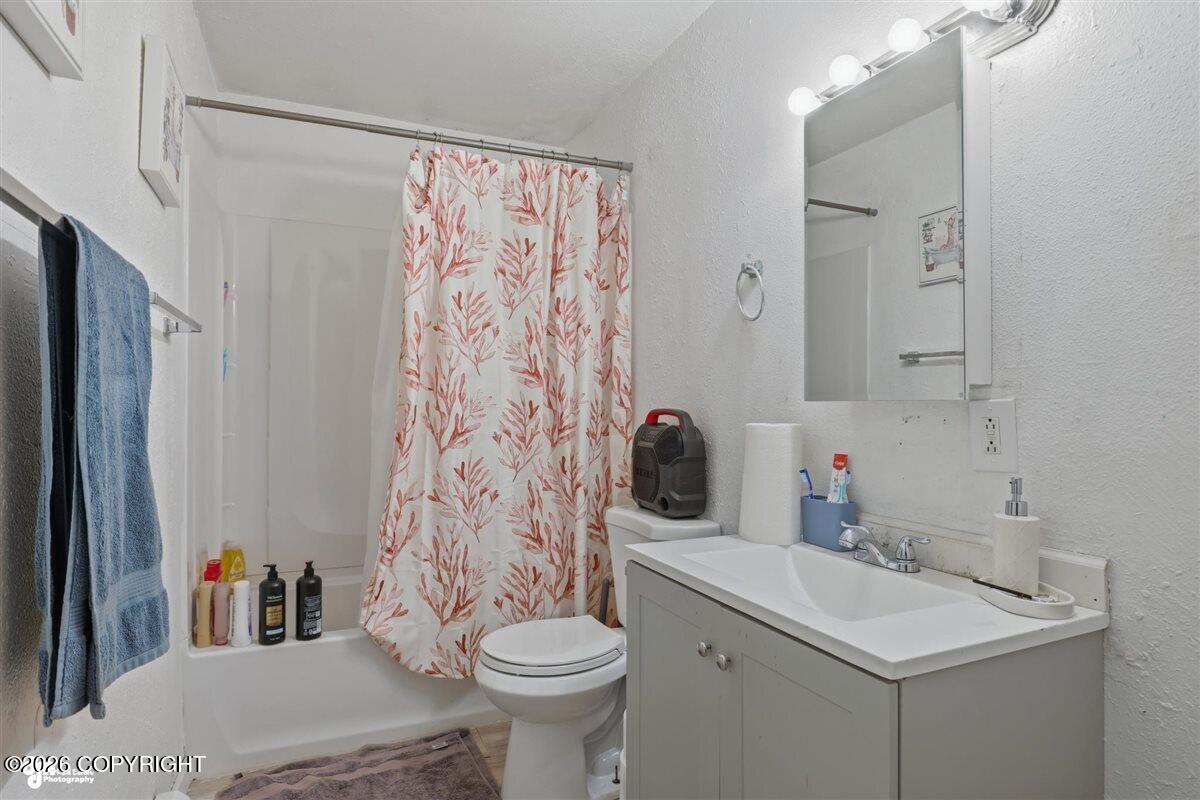 4027 E 8th Avenue Property Photo 19