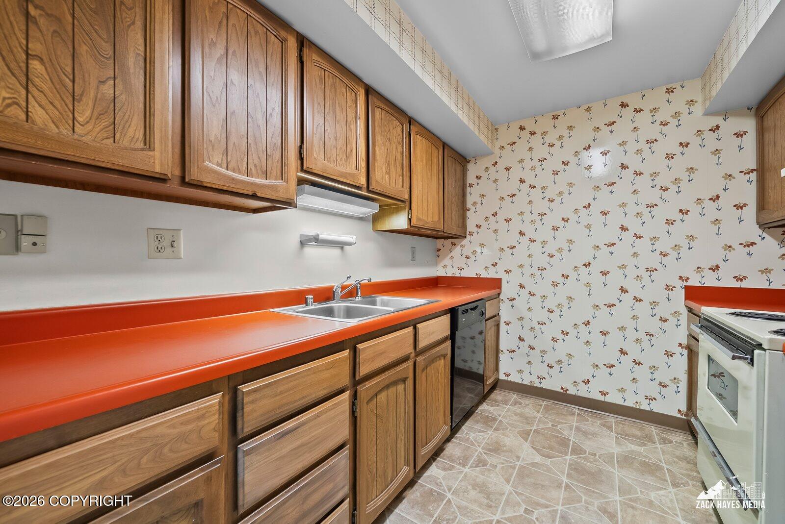 1113 W Fireweed Lane #203 Property Photo 24