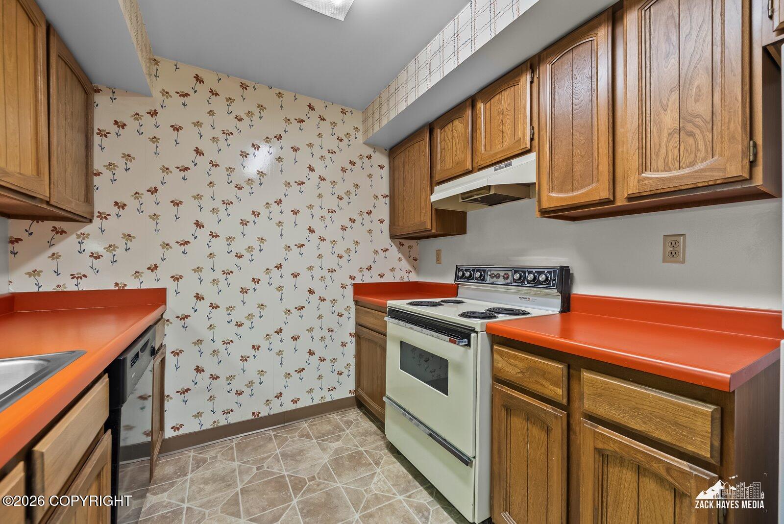 1113 W Fireweed Lane #203 Property Photo 25