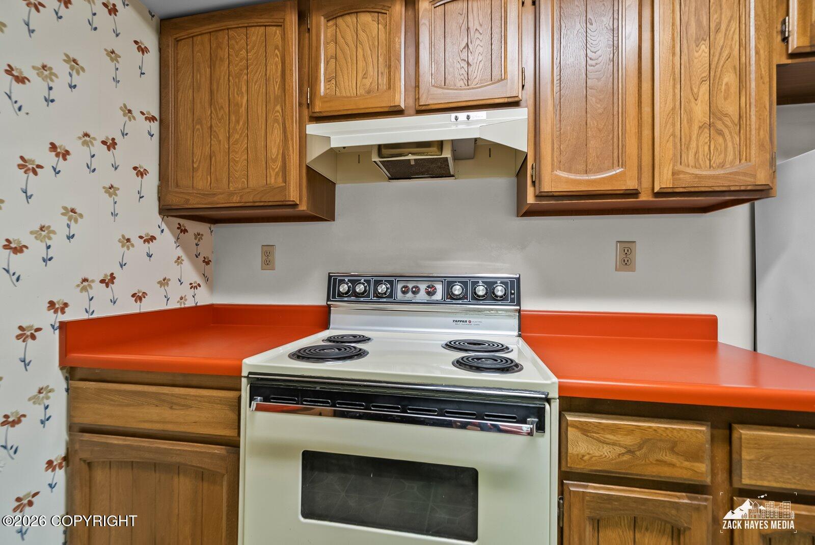 1113 W Fireweed Lane #203 Property Photo 26