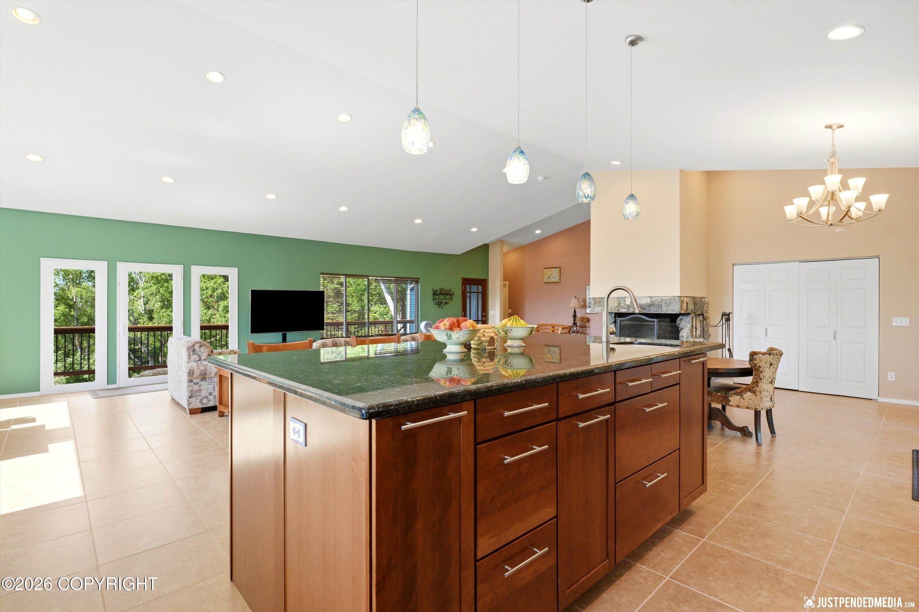 5820 De Armoun Road Property Photo 10