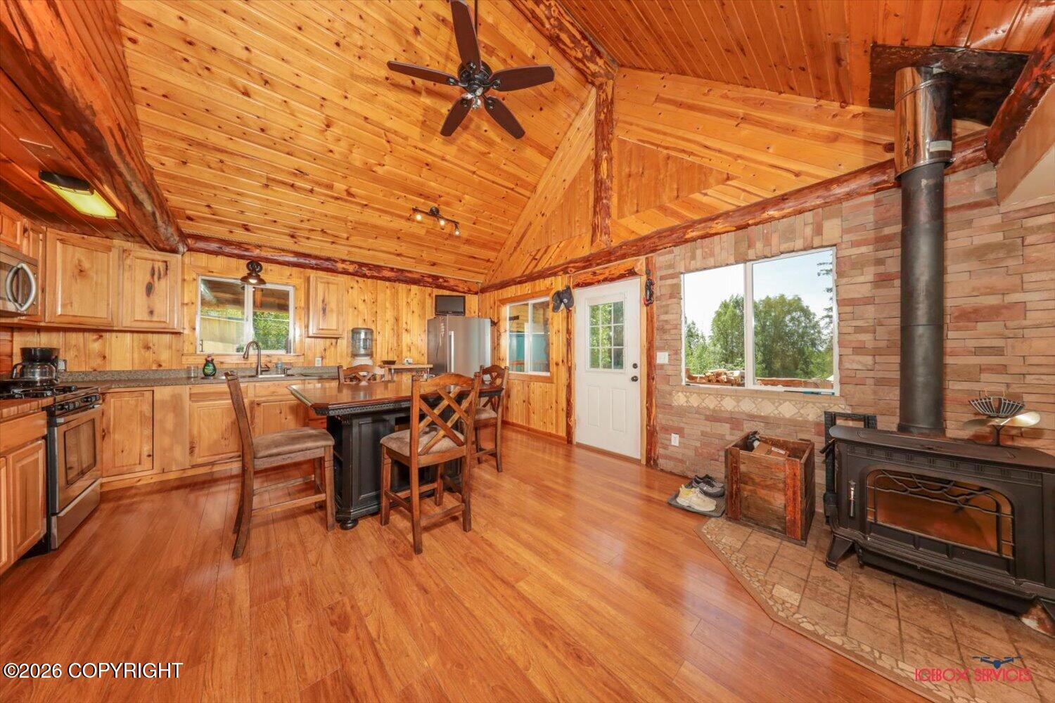 6240 N Sunset Drive Property Photo 6