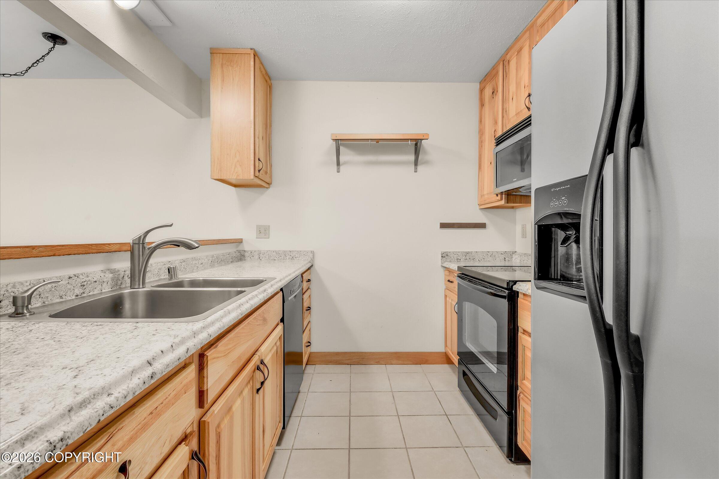 1630 Eastridge Drive #303 Property Photo 9