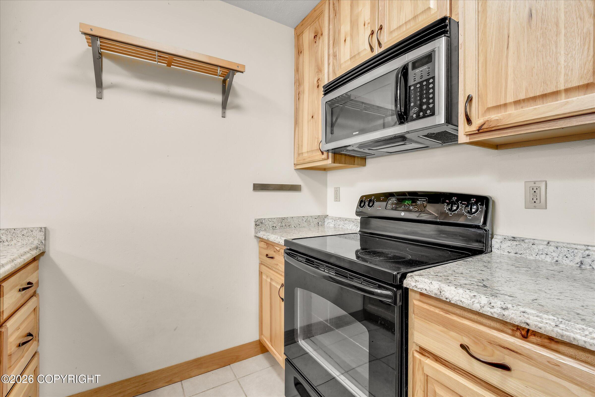 1630 Eastridge Drive #303 Property Photo 11