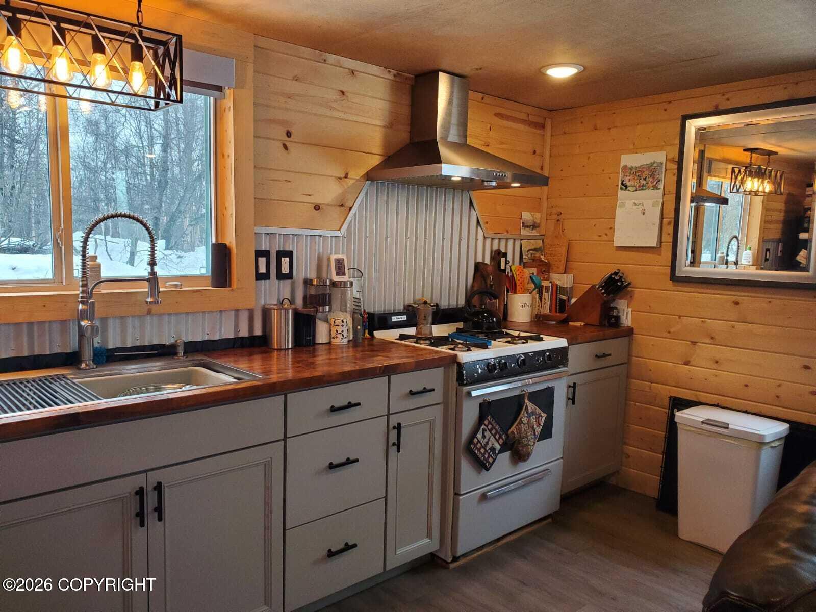 17935 E Woods Drive Property Photo 3