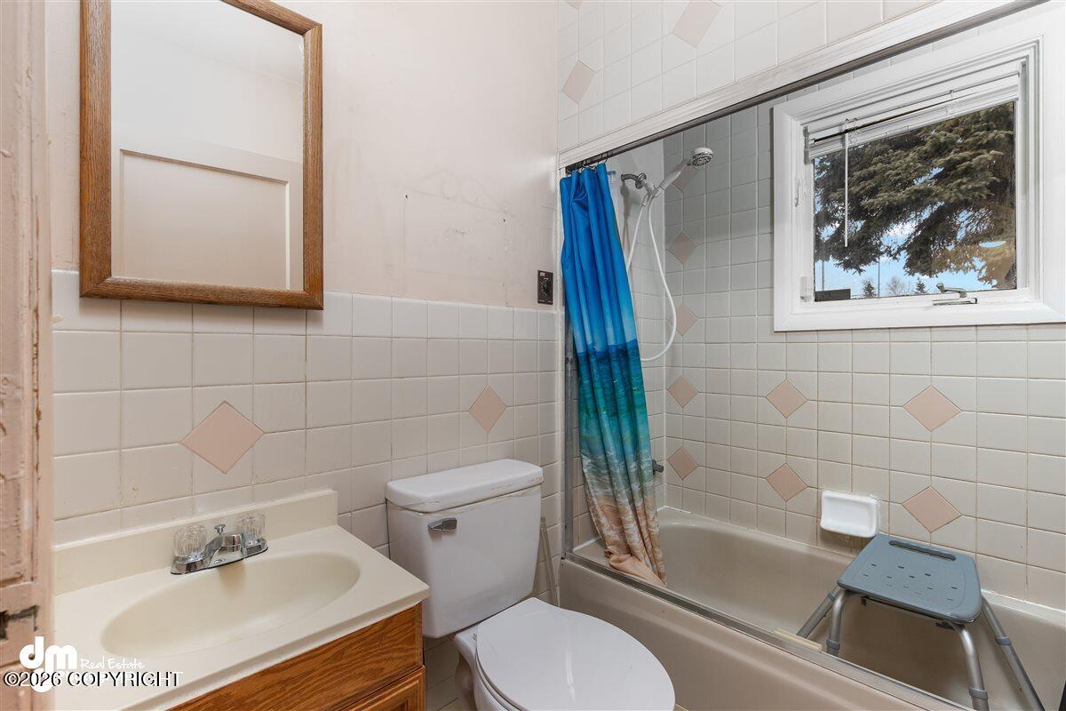 1102 W 29th Place Property Photo 12