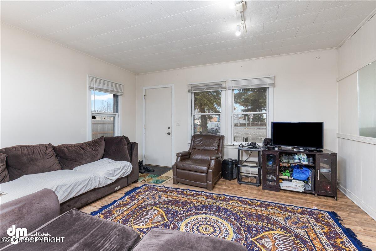 1102 W 29th Place Property Photo 14