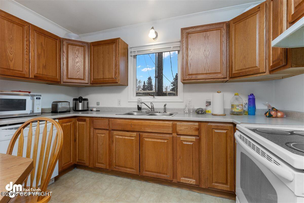 1102 W 29th Place Property Photo 16