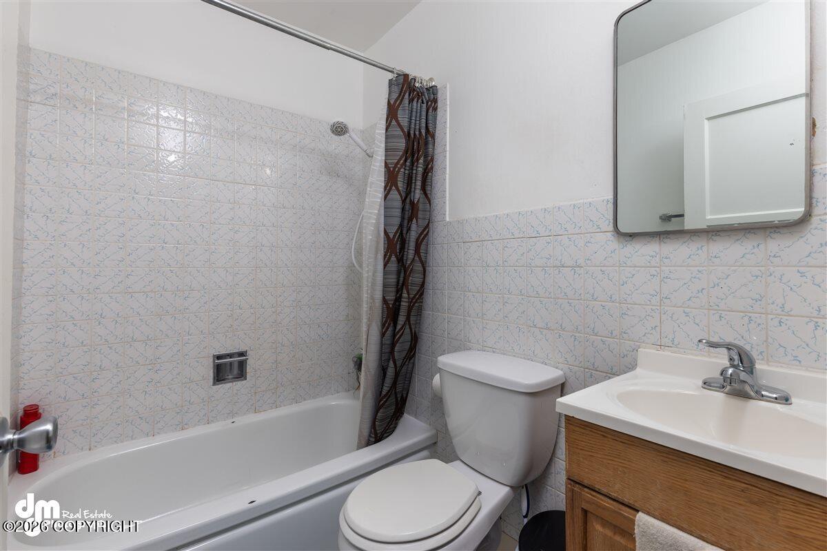 1102 W 29th Place Property Photo 21