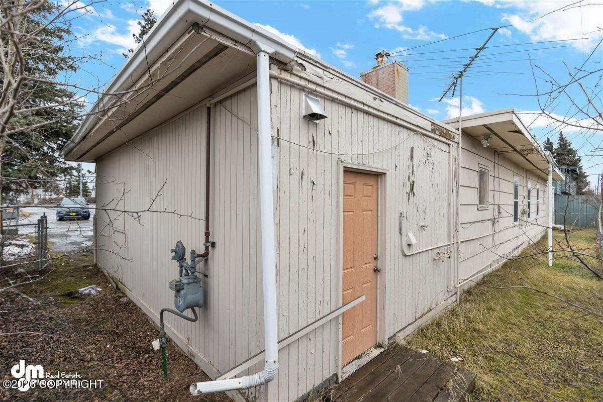 1102 W 29th Place Property Photo 22