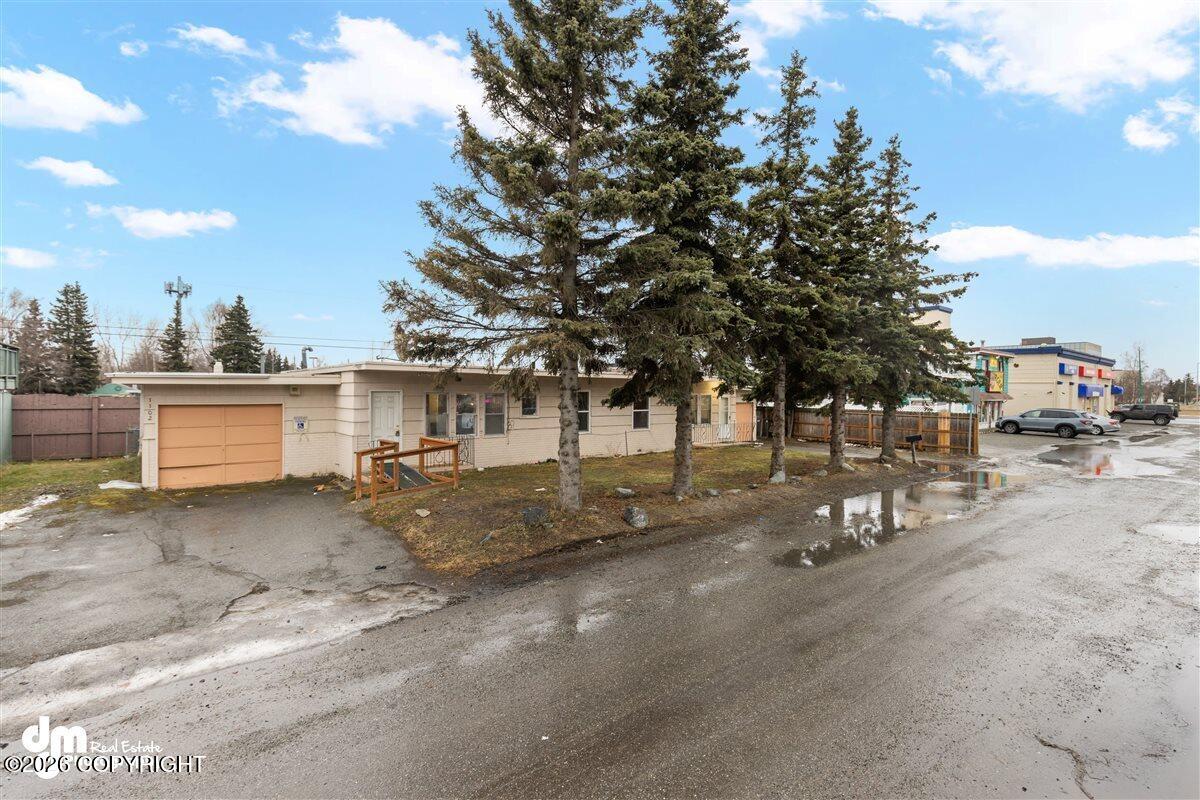 1102 W 29th Place Property Photo 24