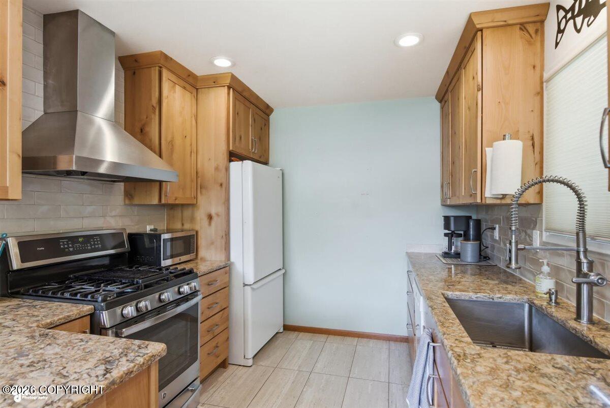 3056 Glacier Street Property Photo 8