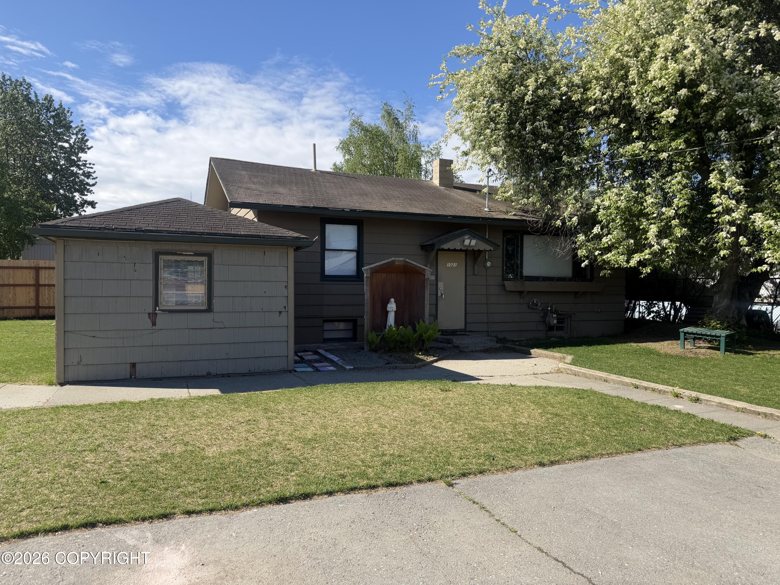 1010 W Fireweed Lane Property Photo 15
