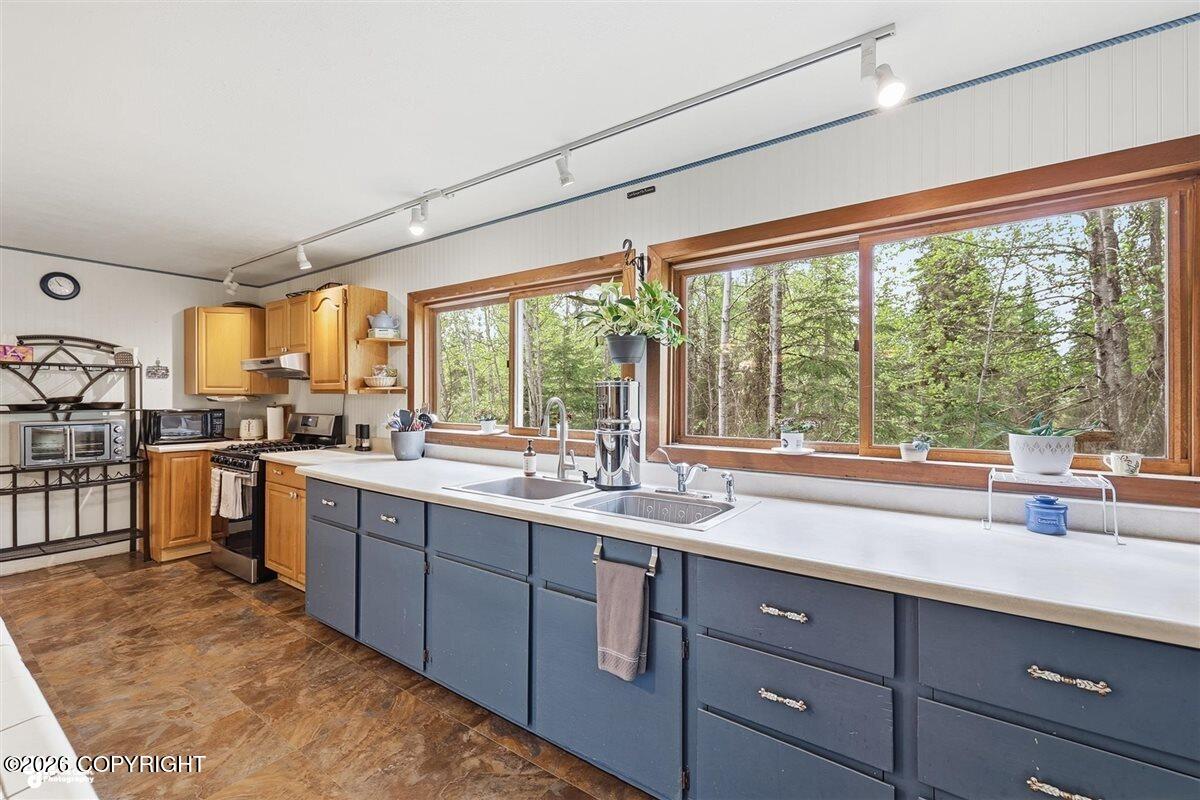 41327 Crater Lane Property Photo 3