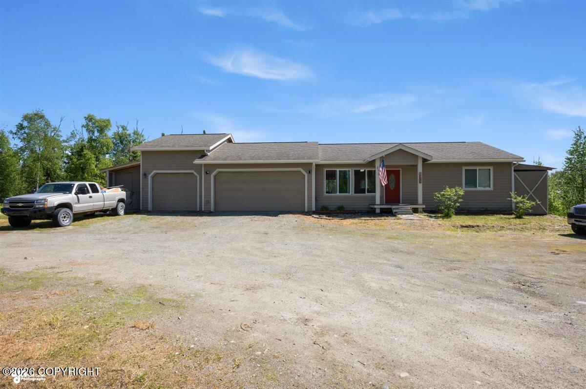 4001 S Meadow Drive Property Photo 2