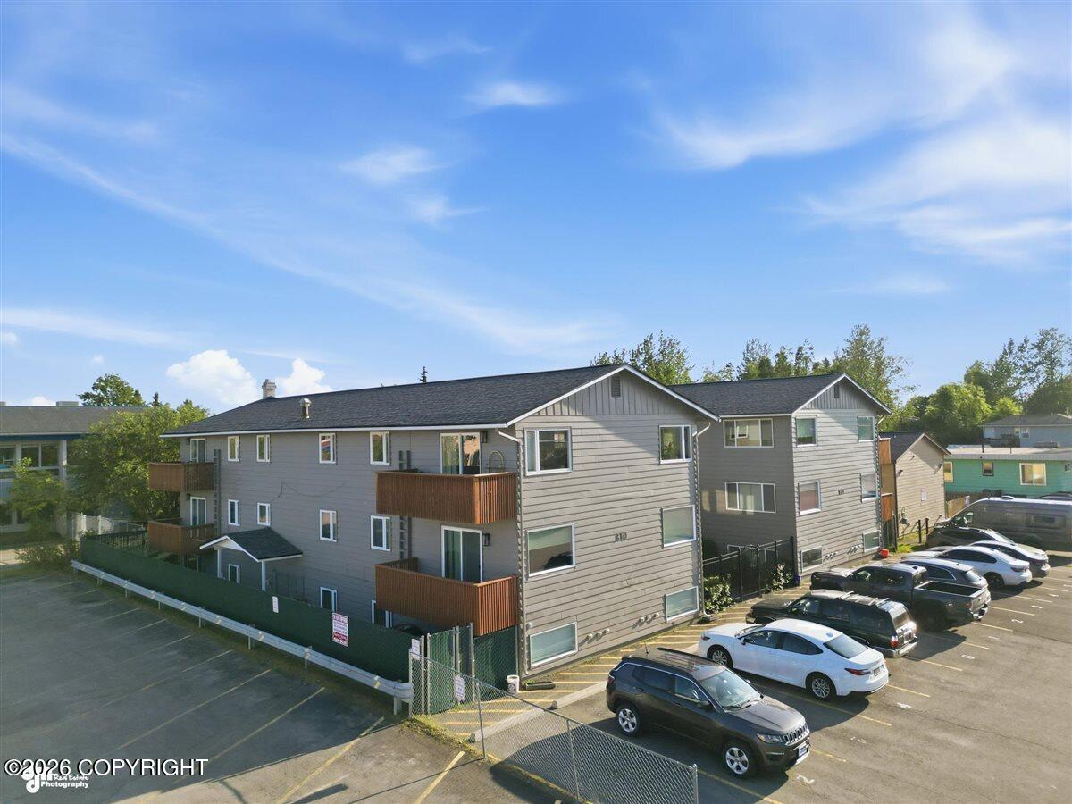 810 W 25th Avenue Property Photo 8