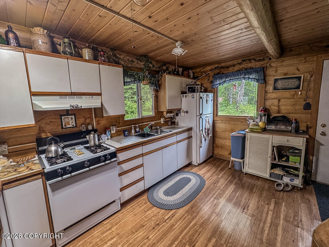 6825 Alexander Creek Property Photo 8