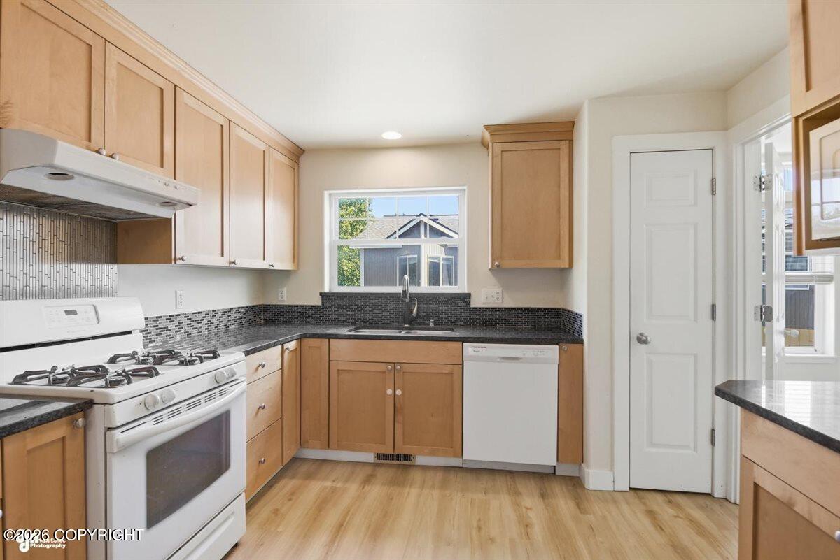 244 E Dowling Road #244 Property Photo 10