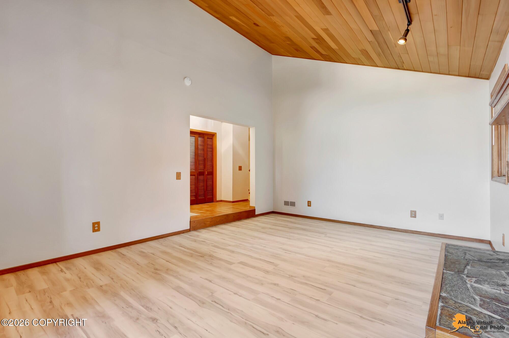 6611 Lawlor Circle Property Photo 7