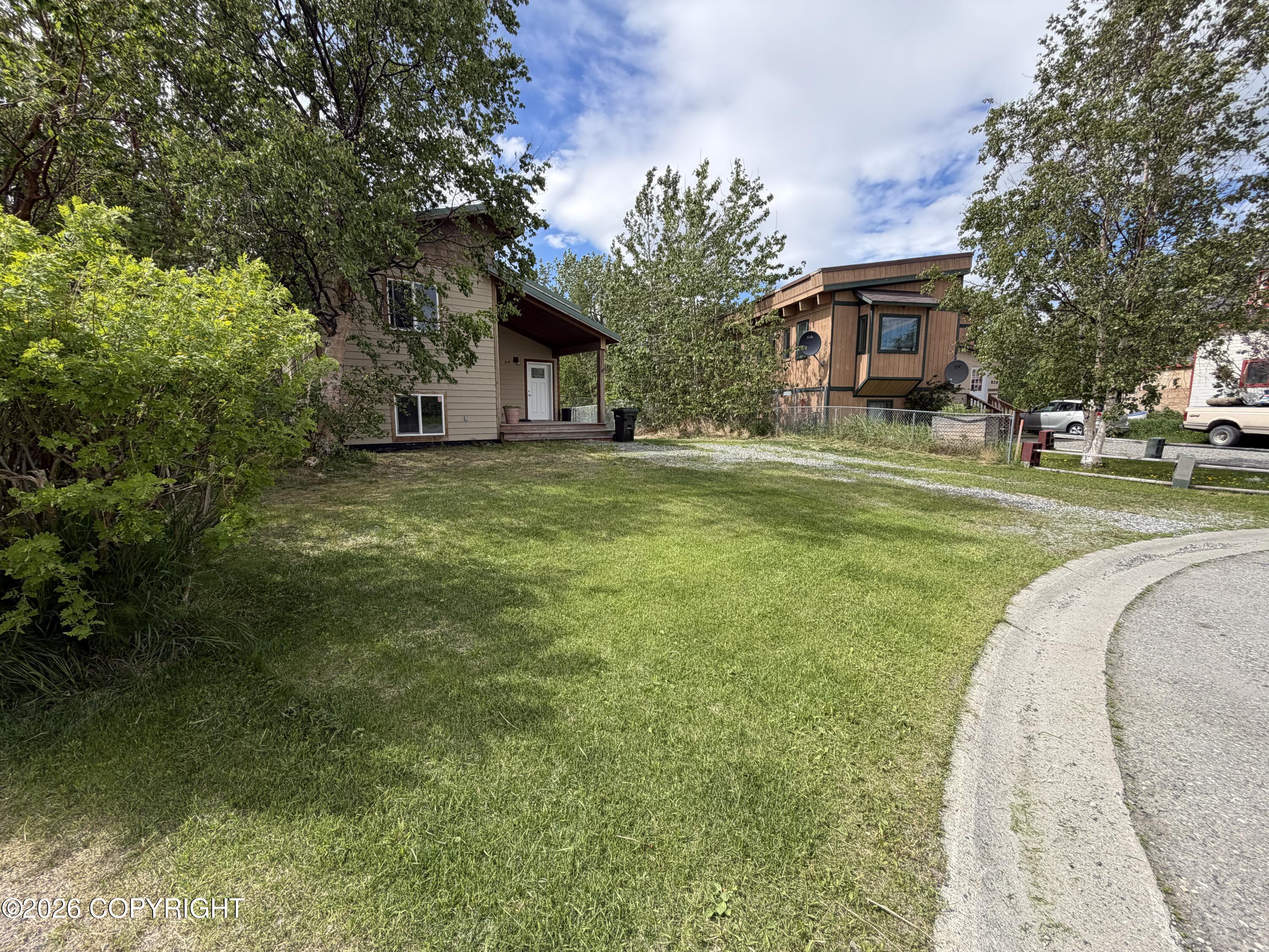 810 N Hilltop Drive Property Photo 1