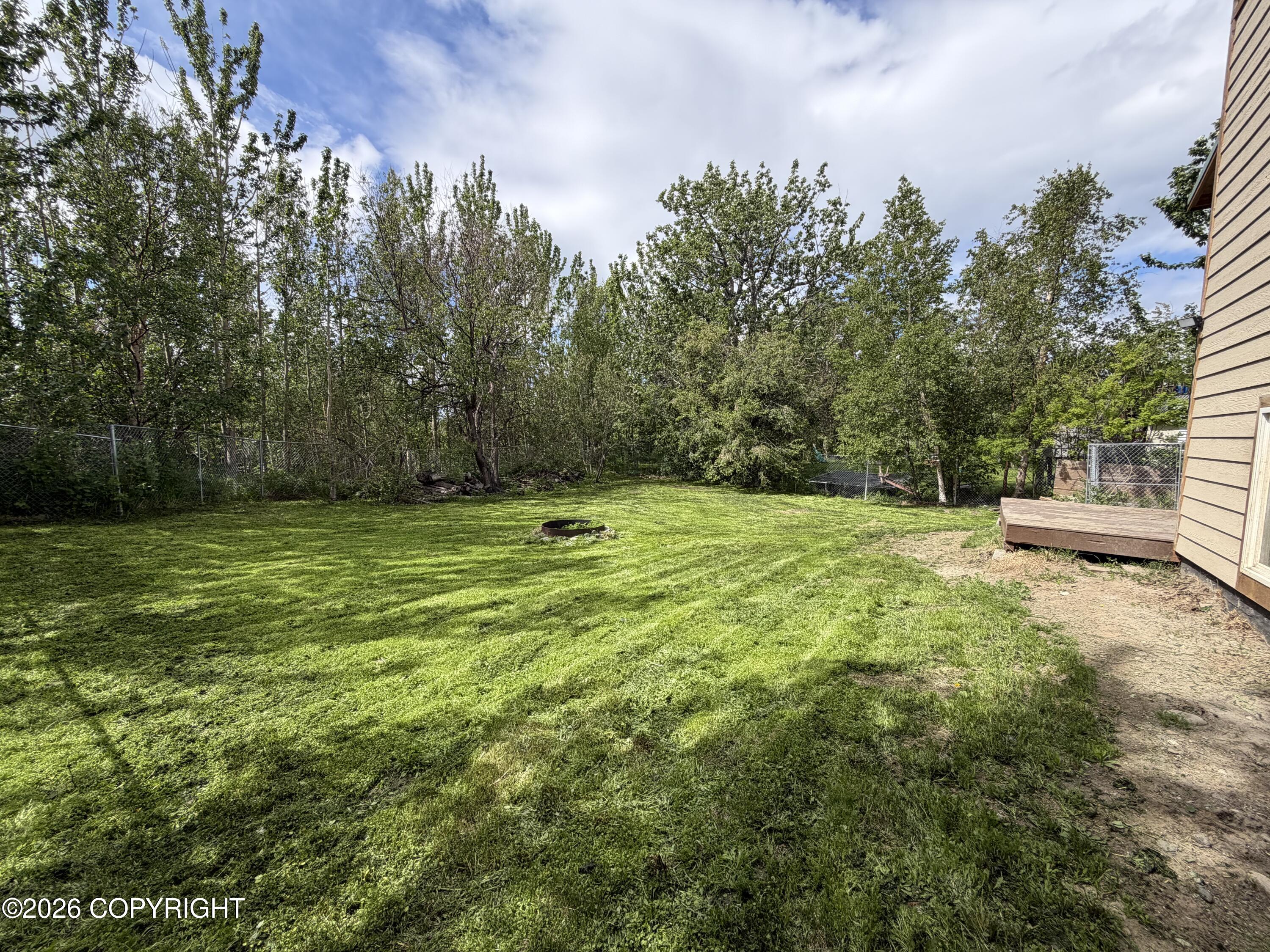 810 N Hilltop Drive Property Photo 4