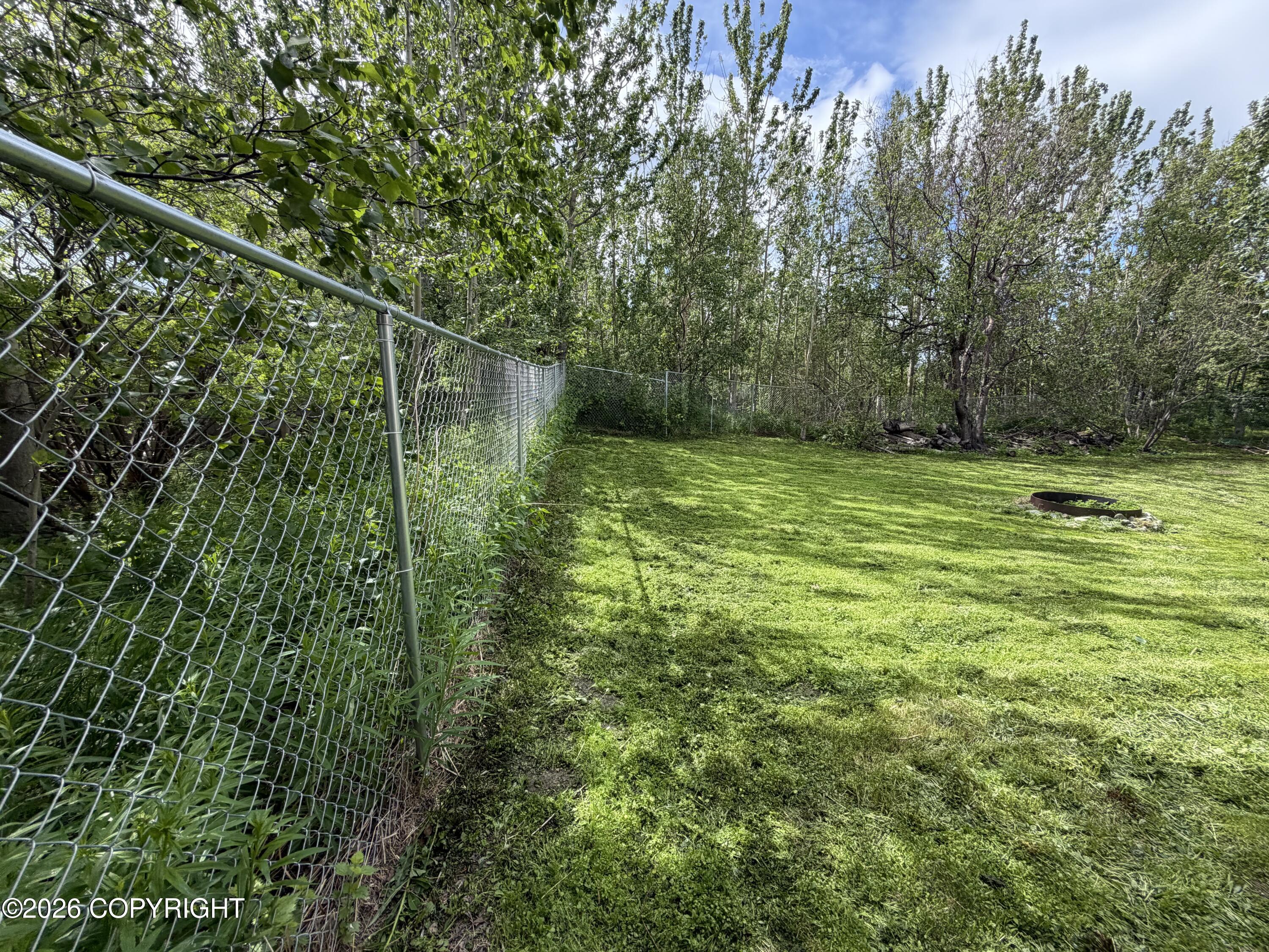 810 N Hilltop Drive Property Photo 5