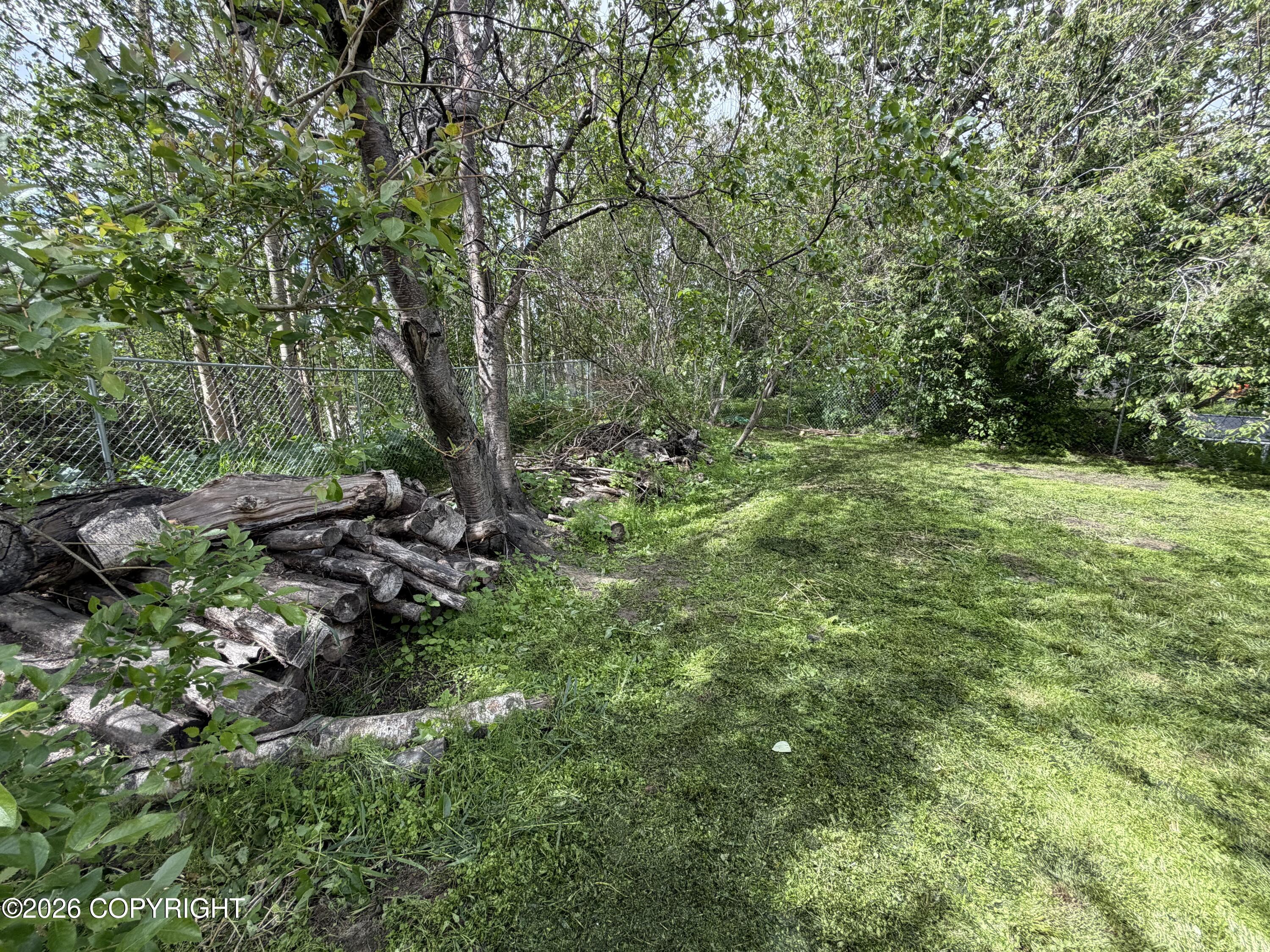 810 N Hilltop Drive Property Photo 6