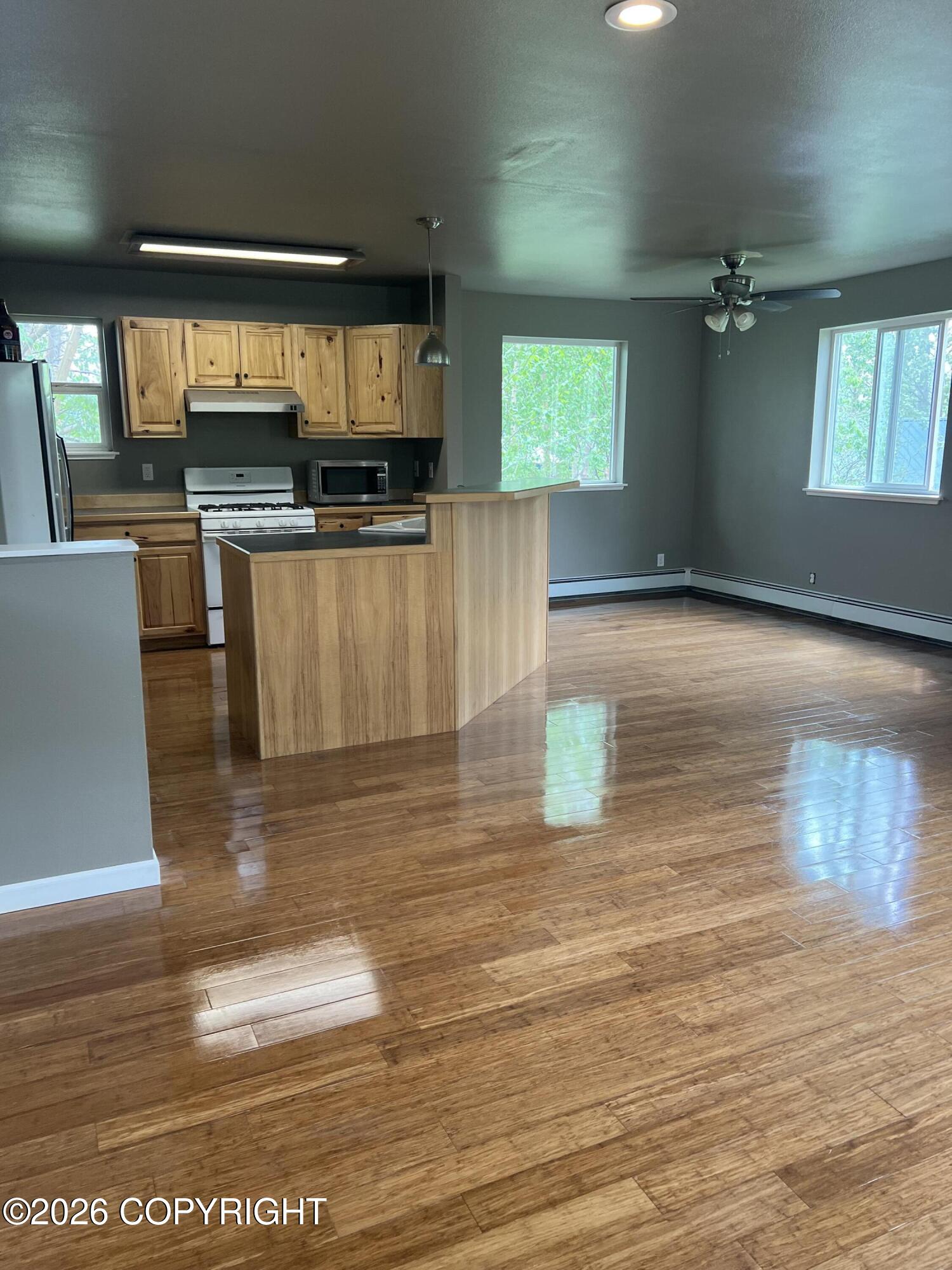 810 N Hilltop Drive Property Photo 8