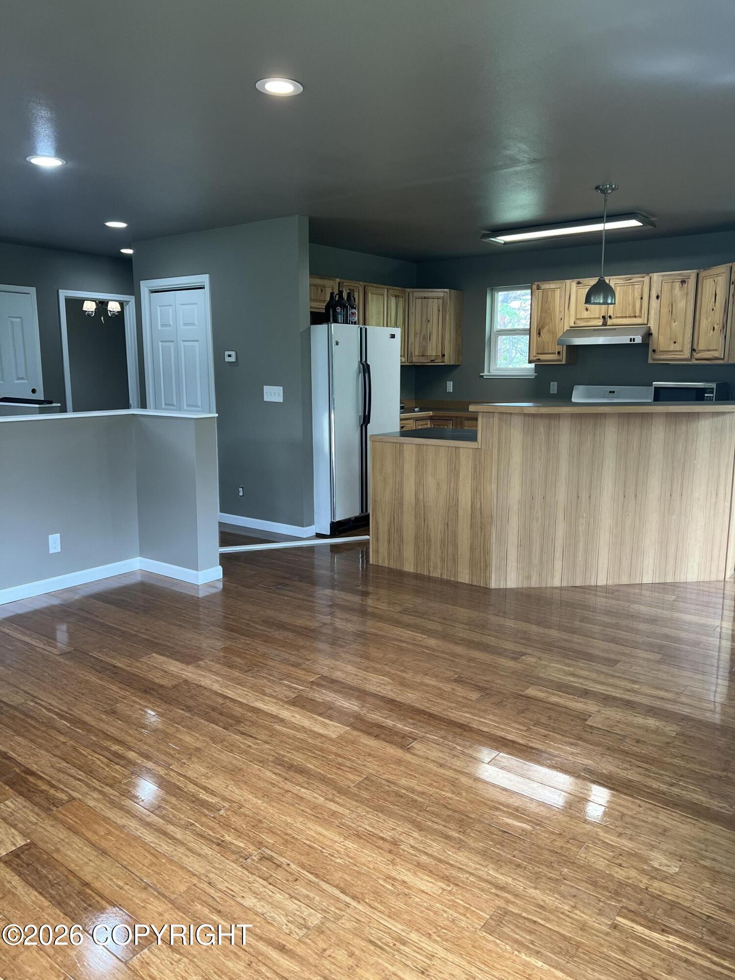 810 N Hilltop Drive Property Photo 10