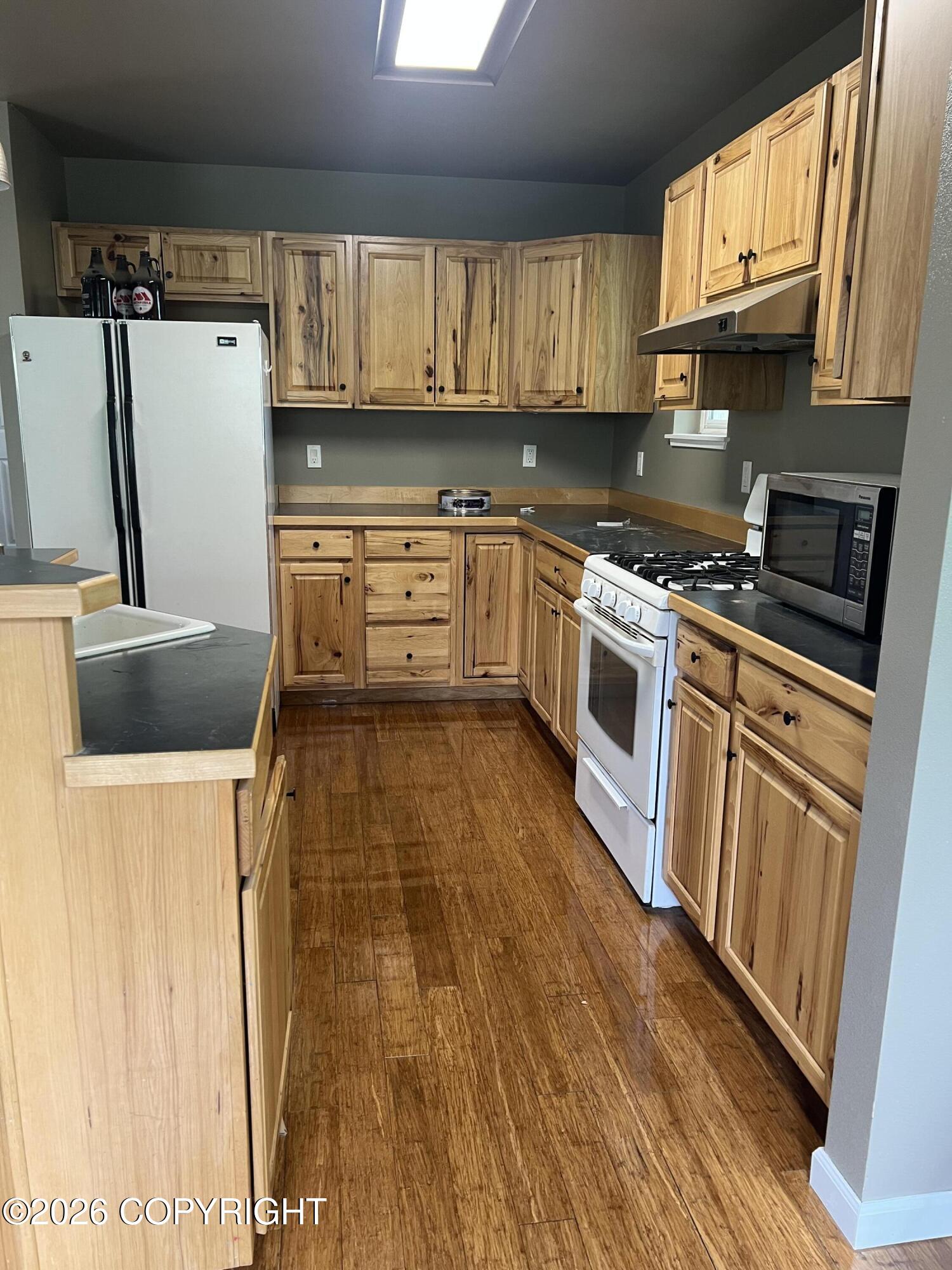 810 N Hilltop Drive Property Photo 13