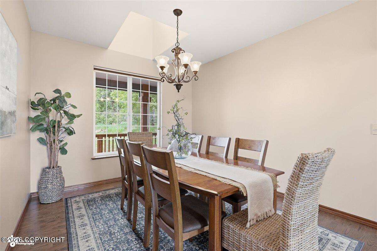 5345 Riverton Avenue Property Photo 8
