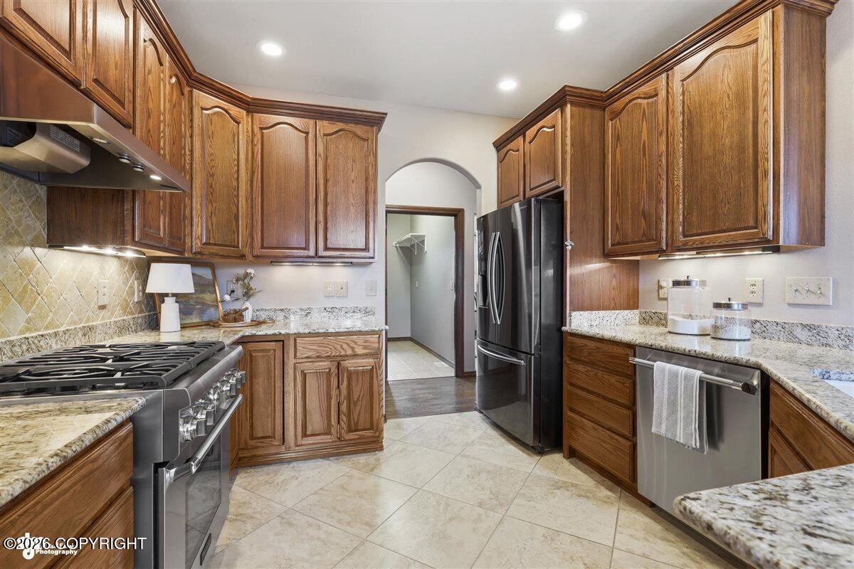5345 Riverton Avenue Property Photo 10
