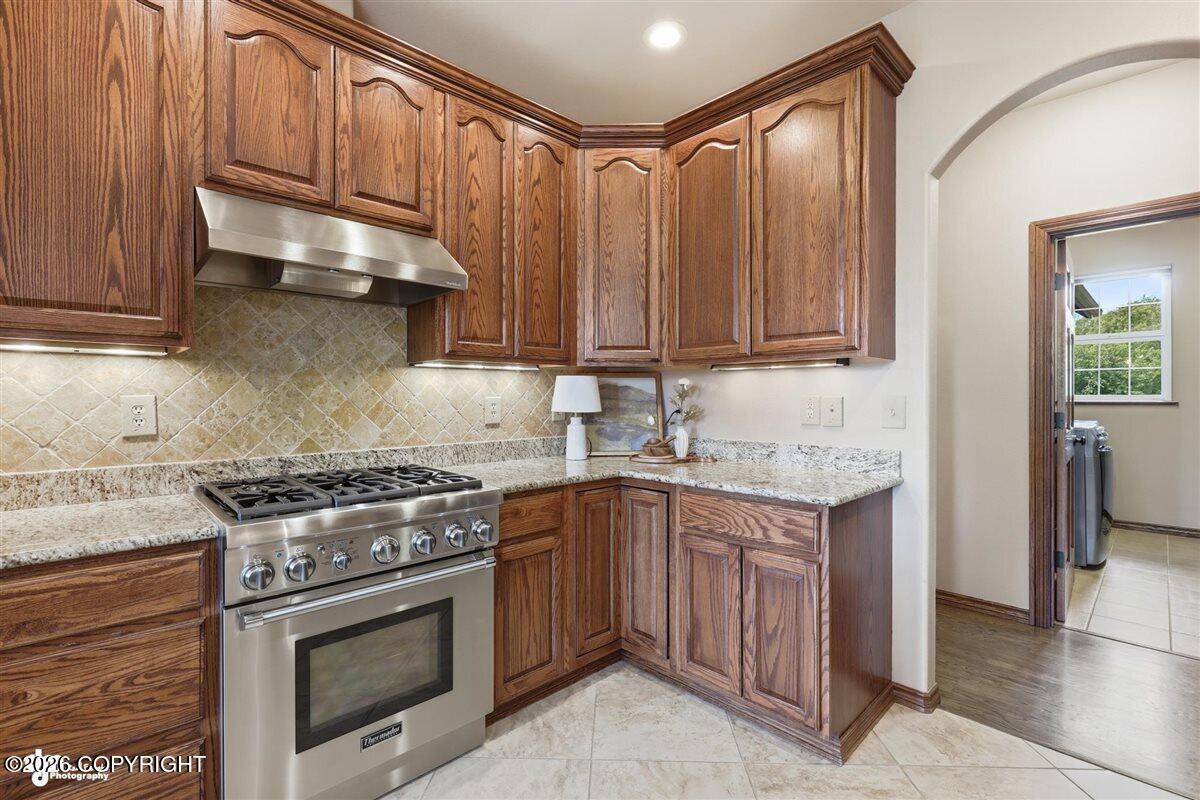 5345 Riverton Avenue Property Photo 13