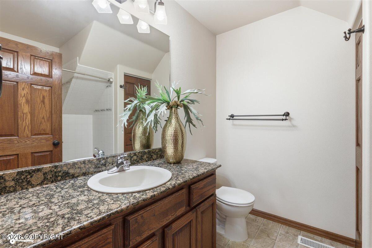 5345 Riverton Avenue Property Photo 34