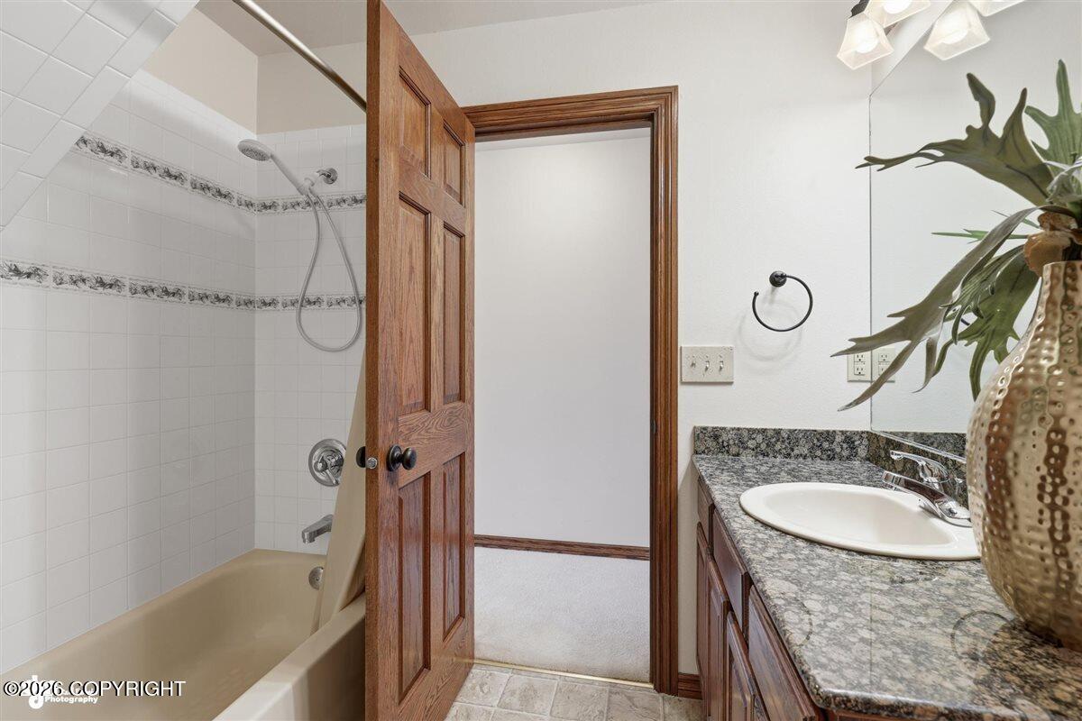 5345 Riverton Avenue Property Photo 35